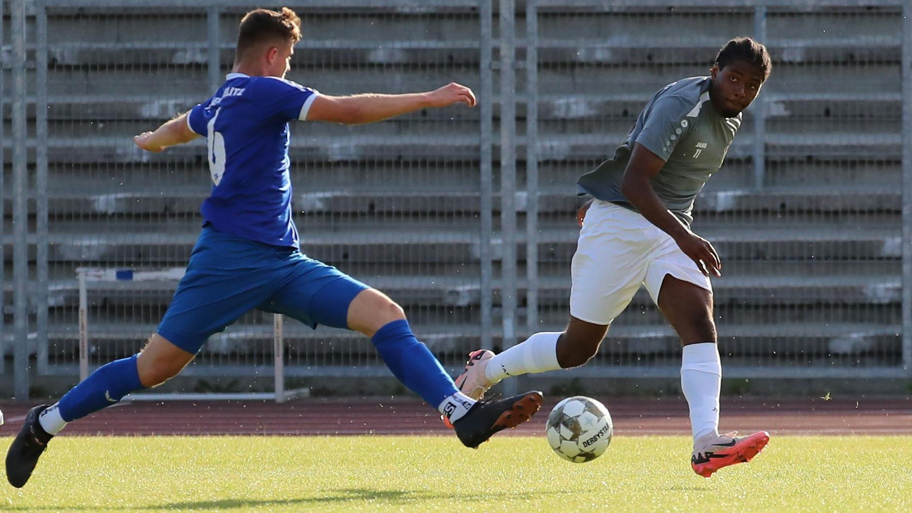 Am Freitag in Neustrelitz absolvierte Jamal Rogero (r.) seine ersten Minuten im Trikot des BFC Dynamo.