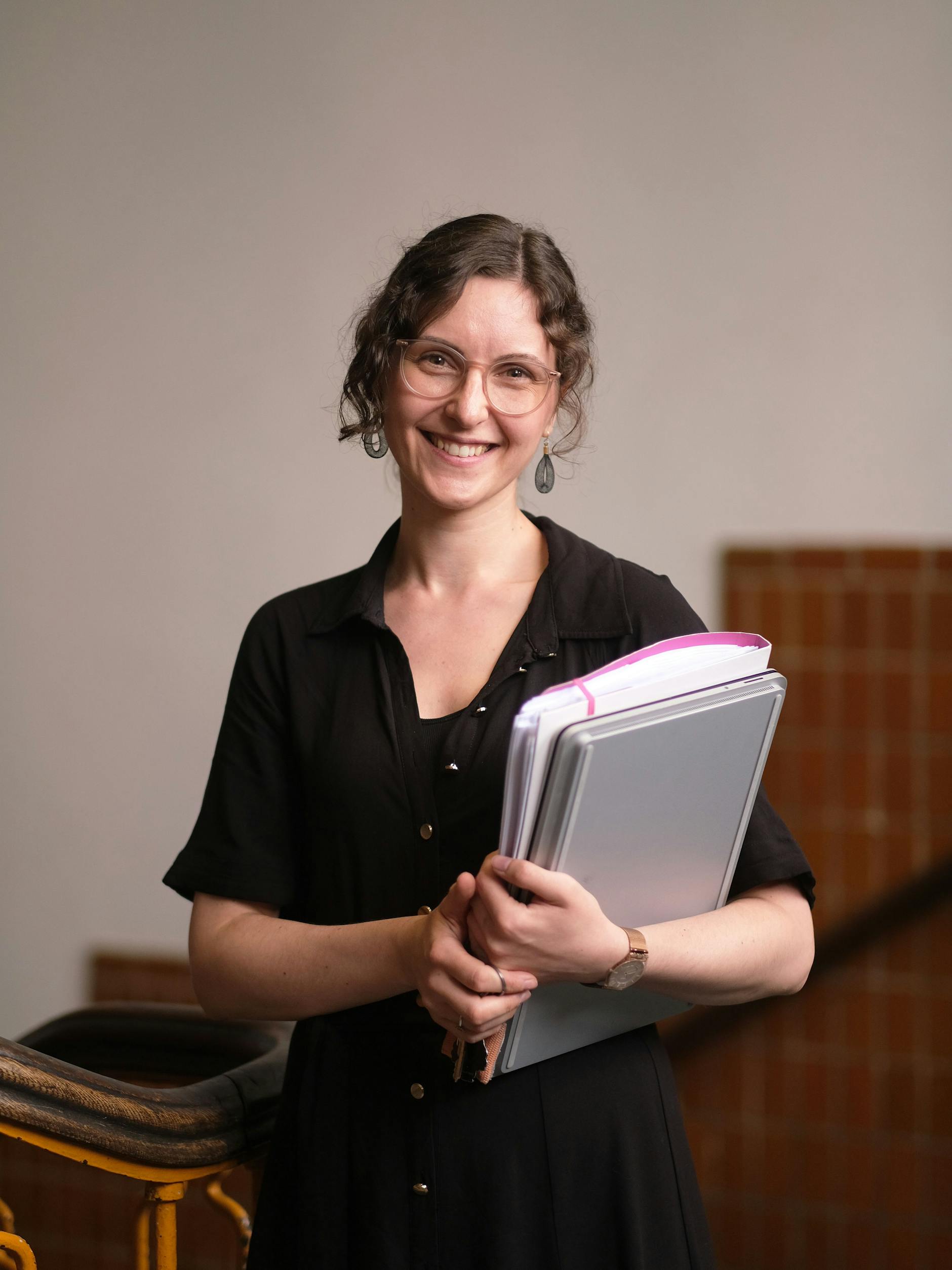Lehrerin Pauline Koester ist stolz auf ihre Schülerinnen und Schüler.