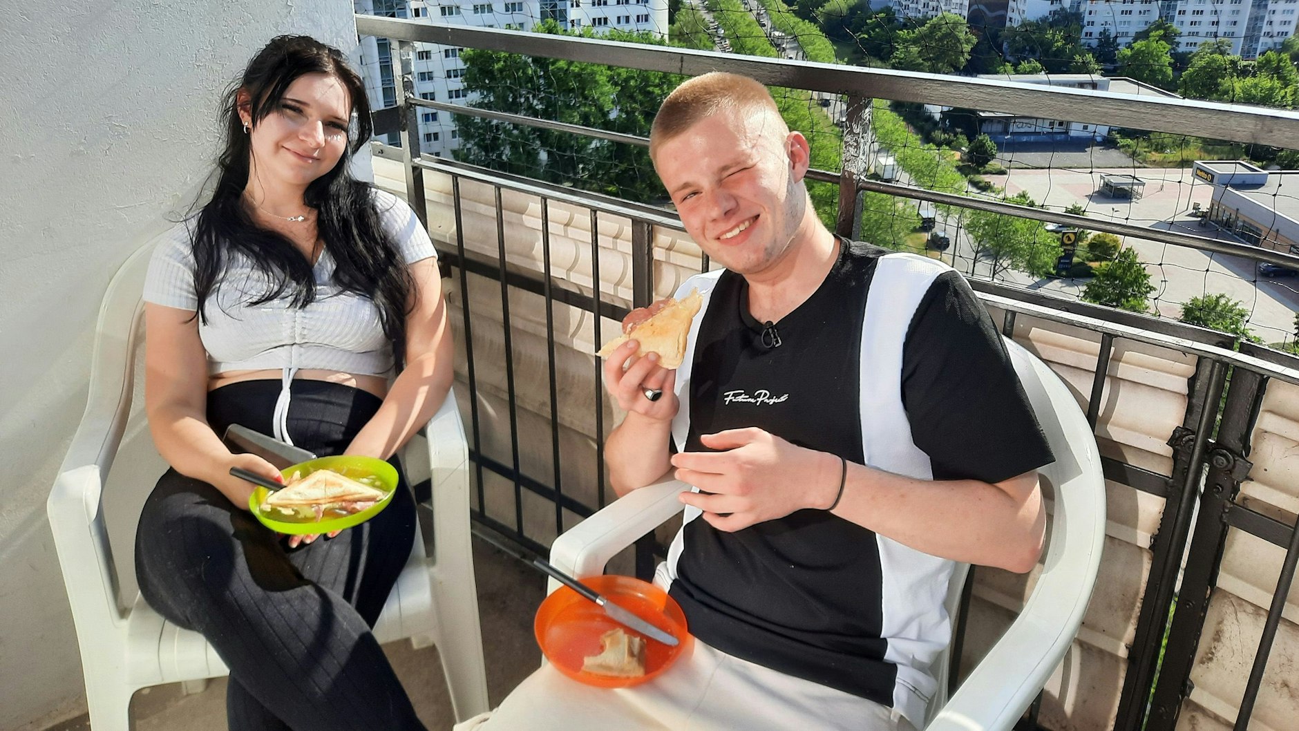 Auch Angelina und Steven aus Armes Deutschland fallen immer wieder damit auf, dass sie sich eigentlich gar keine Arbeit suchen wollen.