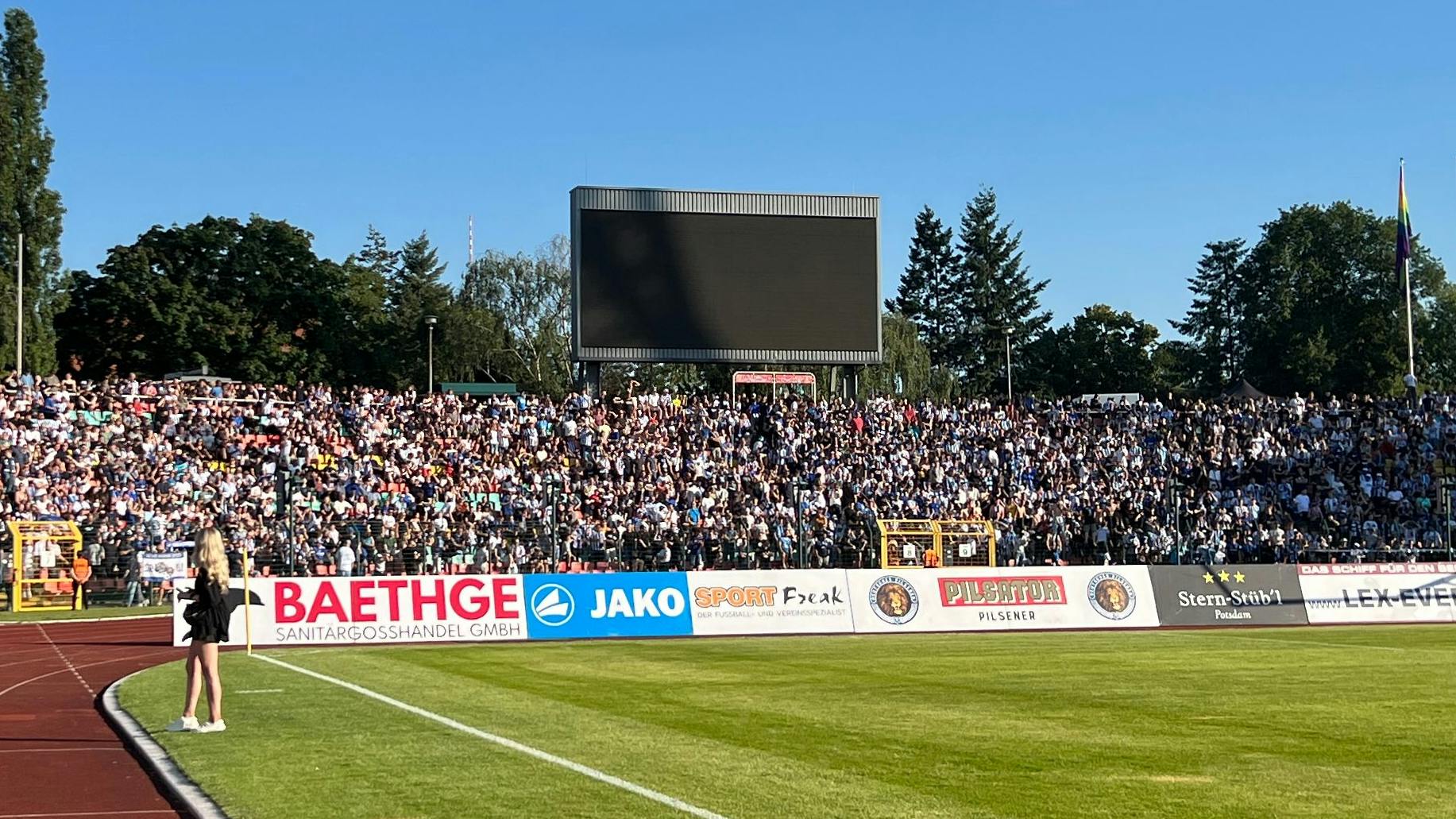 So war es Anfang Juli 2023: Beim Testspiel des DFB Dynamo gegen Hertha BSC war der Jahnsportpark gut gefüllt.