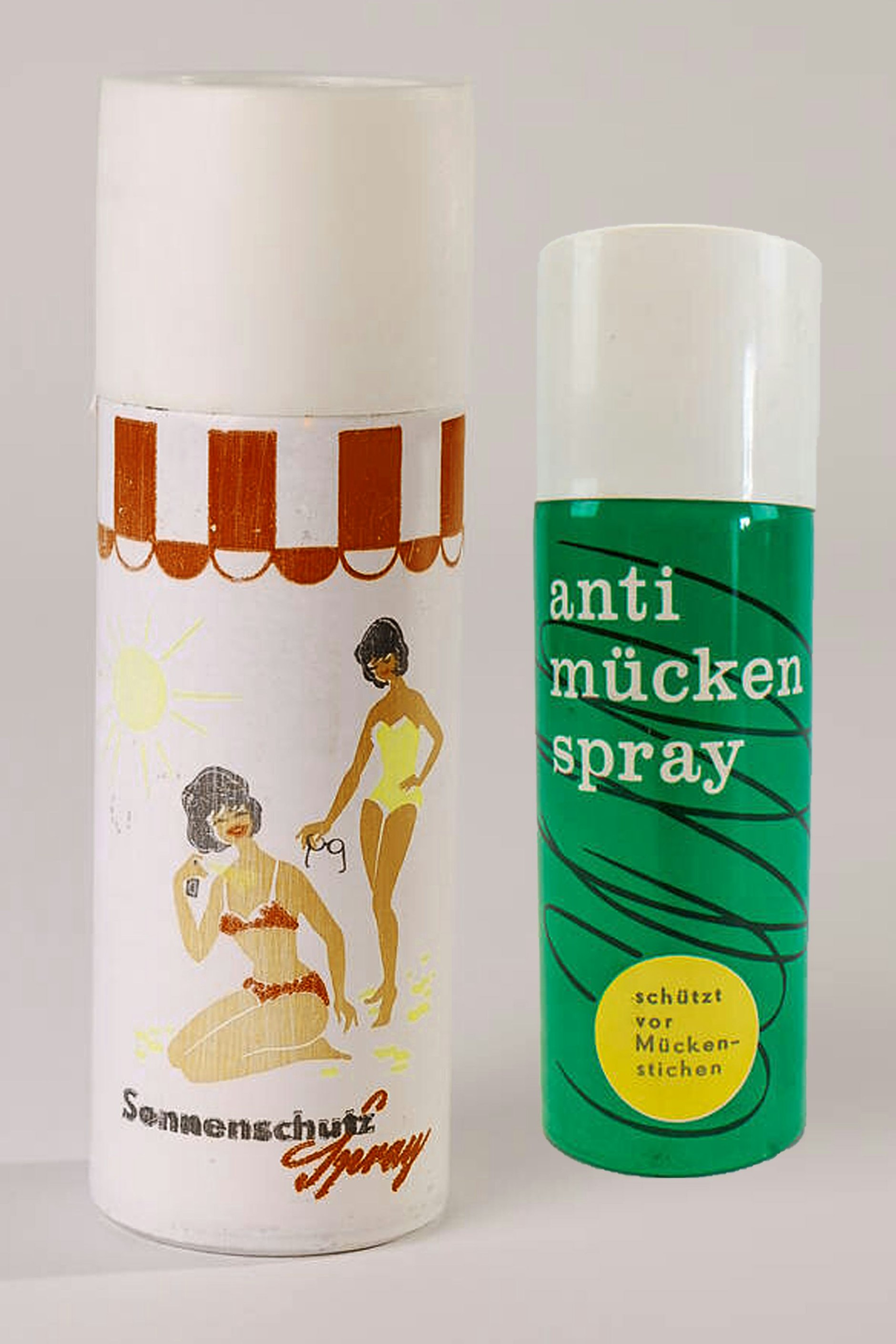 Mückenspray und Sonnenschutz gehörten auch in der DDR zum Sommer. Diese beiden Dosen wurden im VEB Aerosol-Automat Karl-Marx-Stadt hergestellt, kosteten 6 Mark und 6,50 Mark.