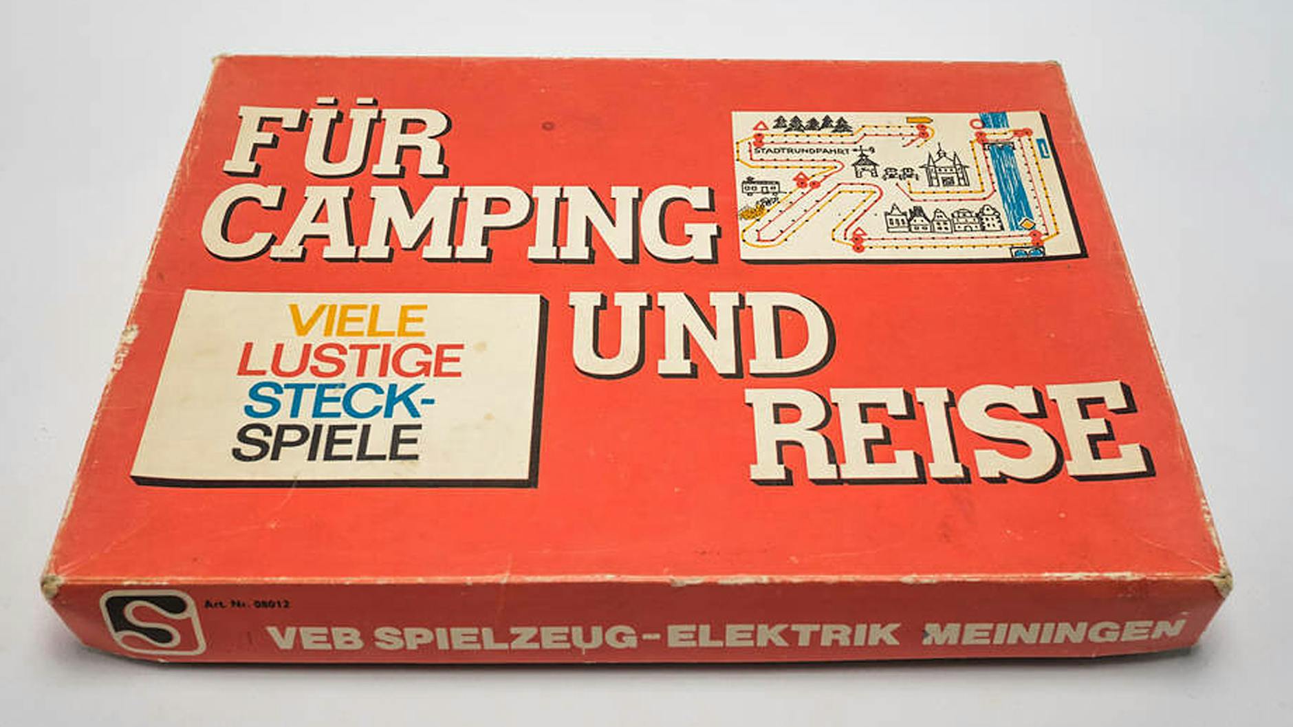 Dieses berühmte und kultige Steckspiel aus Meinigen war ein toller Begleiter im Sommerurlaub in der DDR. Man konnte die enthaltenen Spiele auch am Strand und bei der Autofahrt spielen, ohne dass etwas verrutschte.