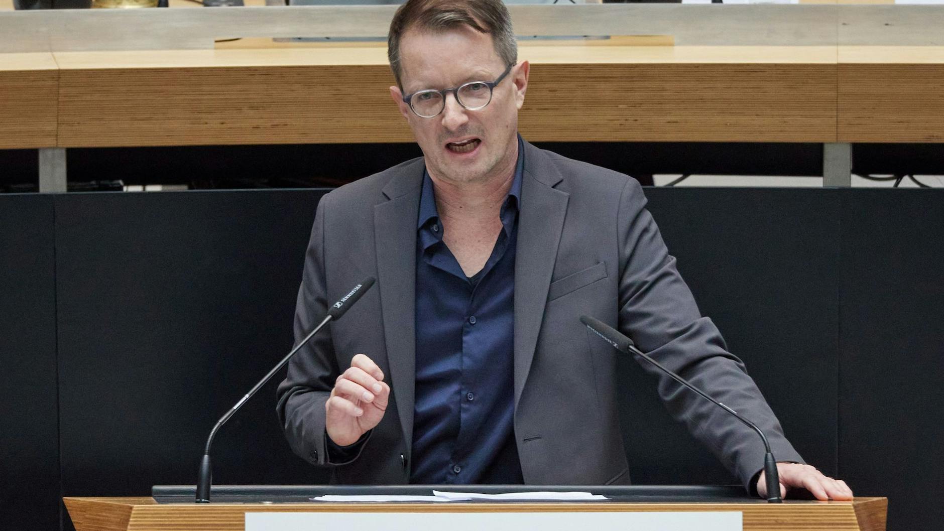 Alexander King (fraktionslos) kritisiert die Umbenennung der Mohrenstraße.