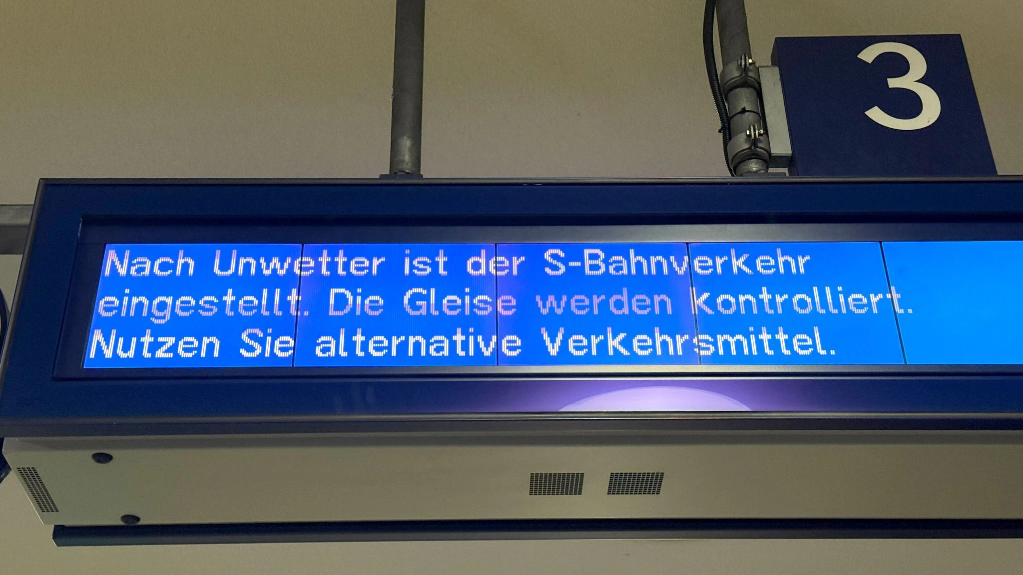 Fahrgäste der S-Bahn hatten in den vergangenen Wochen sowieso nicht viel Glück: Zweimal wurde wegen Unwetter der Verkehr im kompletten Netz eingestellt.