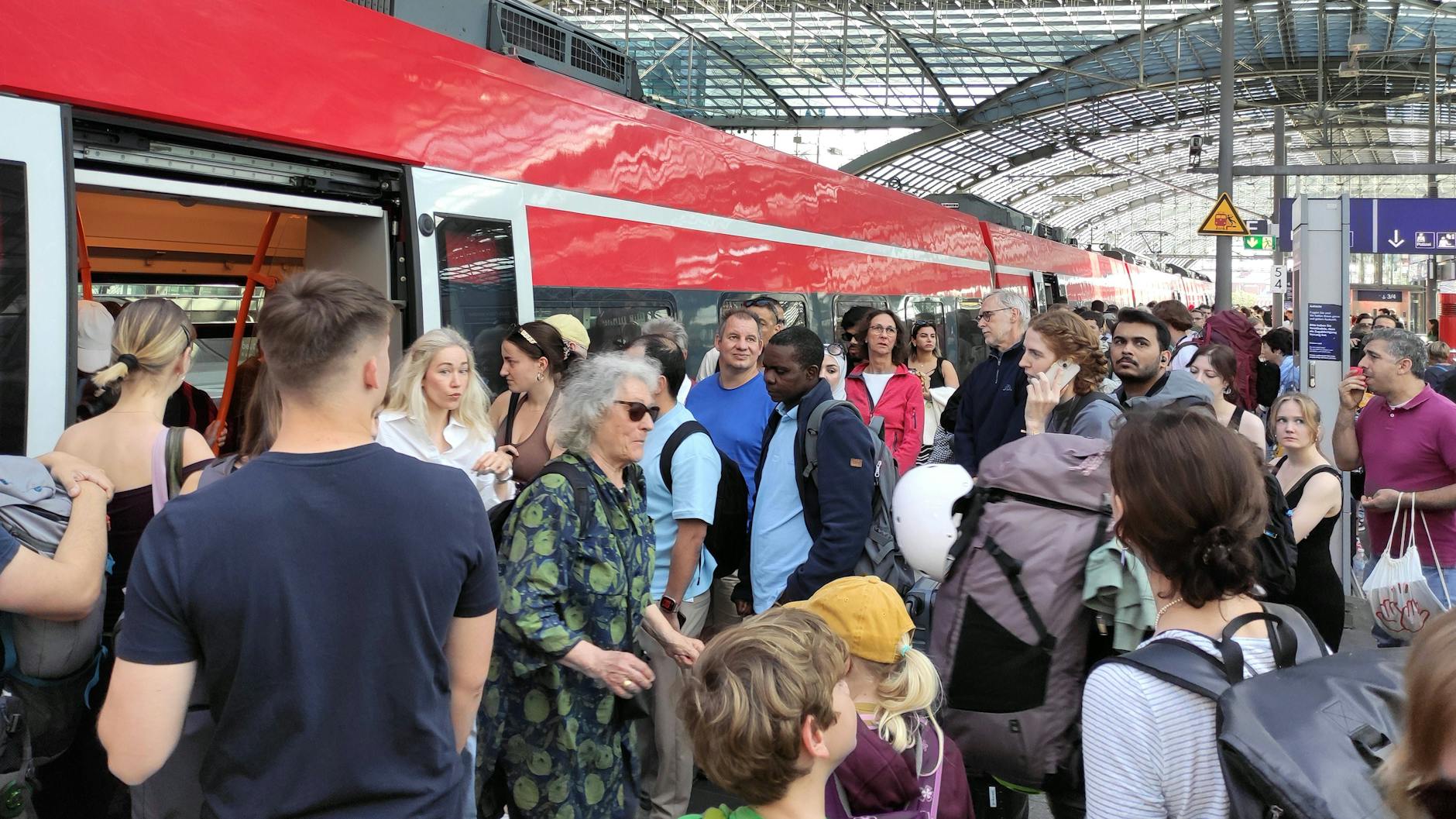Das Chaos bei den Regios in Richtung Ostsee soll sich dank noch mehr Zügen etwas lichten. Denn die Züge auf den begehrten Linien Richtung Küste sind ständig voll.