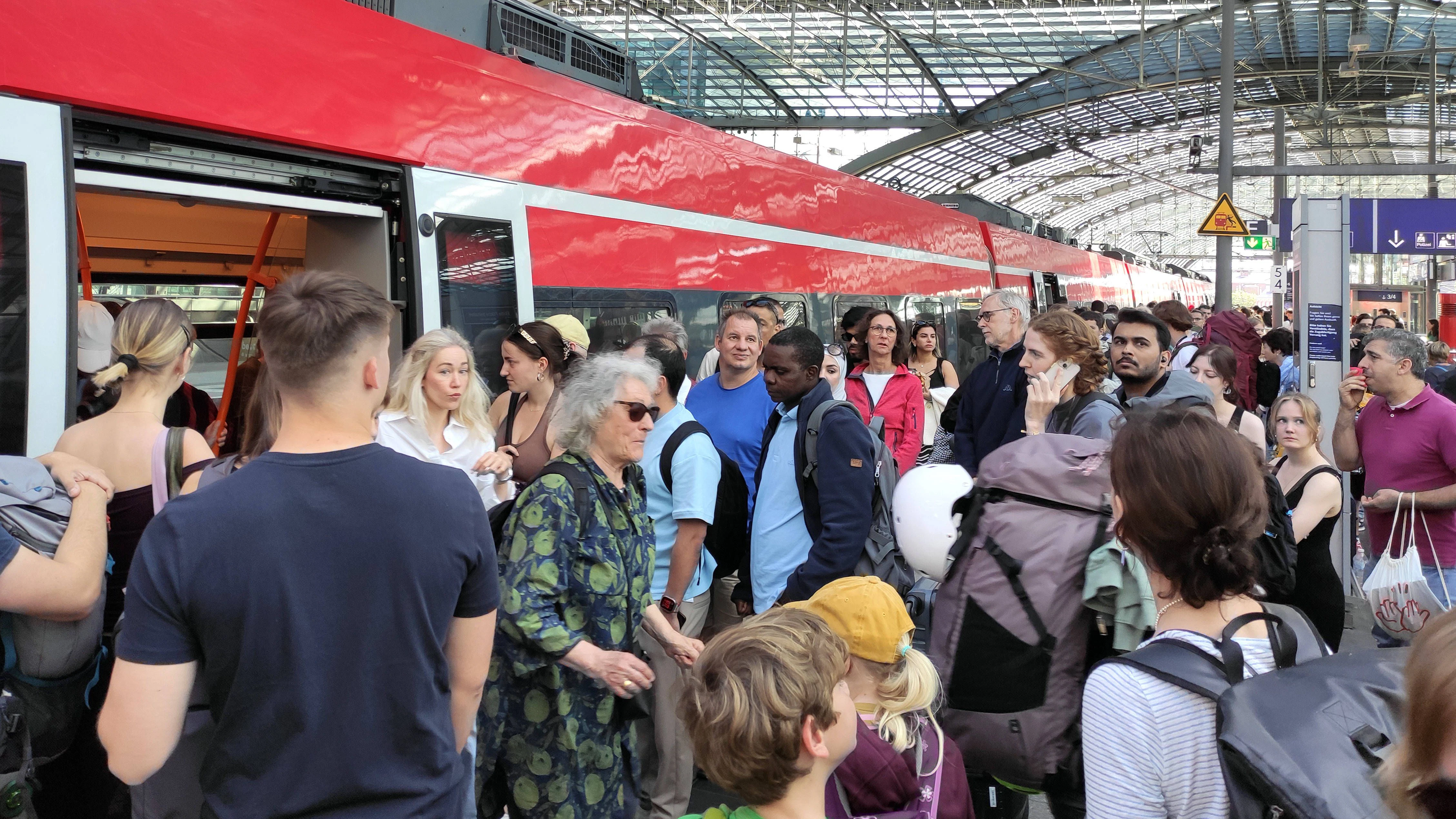 Das Chaos bei den Regios in Richtung Ostsee soll sich dank noch mehr Zügen etwas lichten. Denn die Züge auf den begehrten Linien Richtung Küste sind ständig voll.
