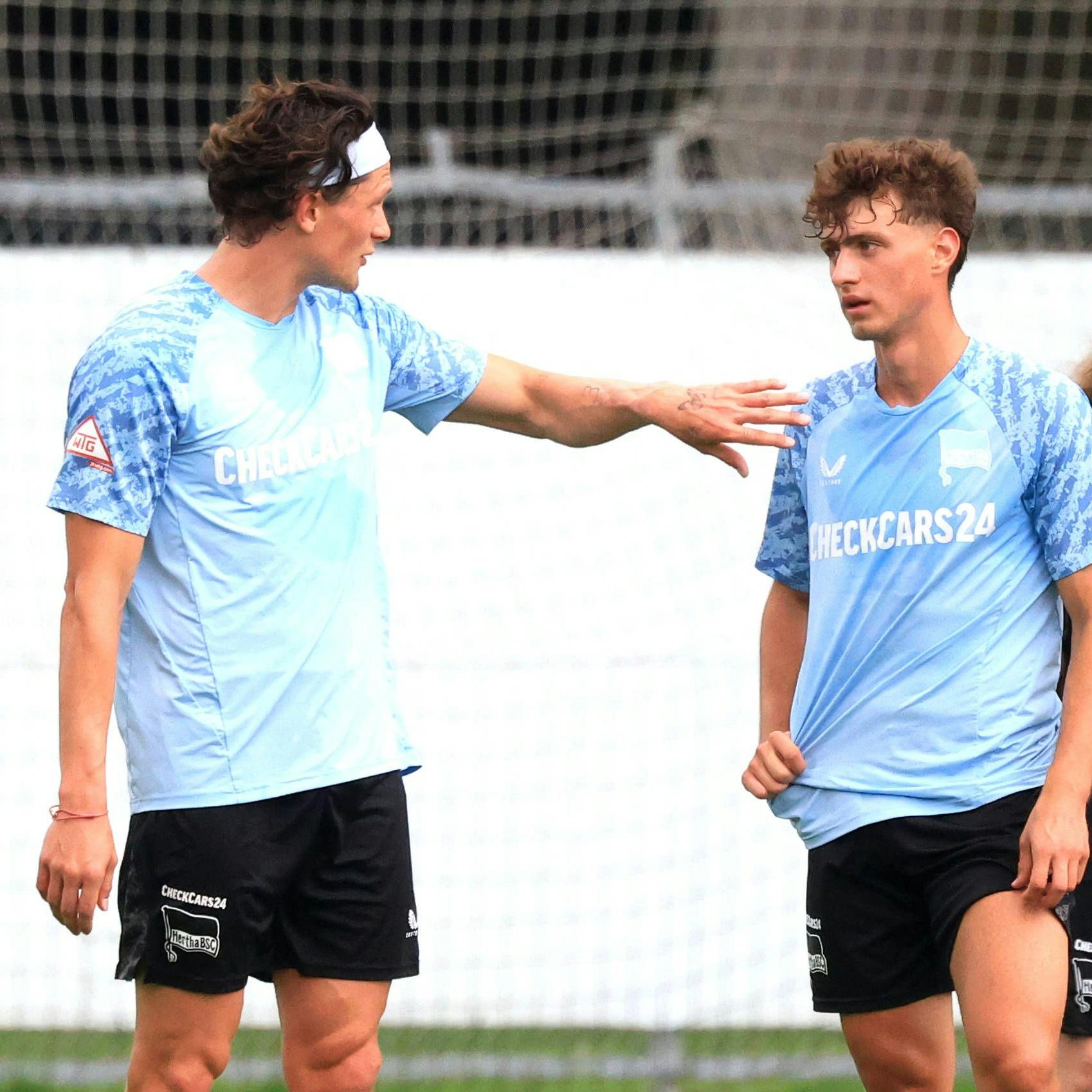 Herthas neues Angriffsduo: Fabian Reese im Gespräch mit Neuzugang Maurice Krattenmacher.