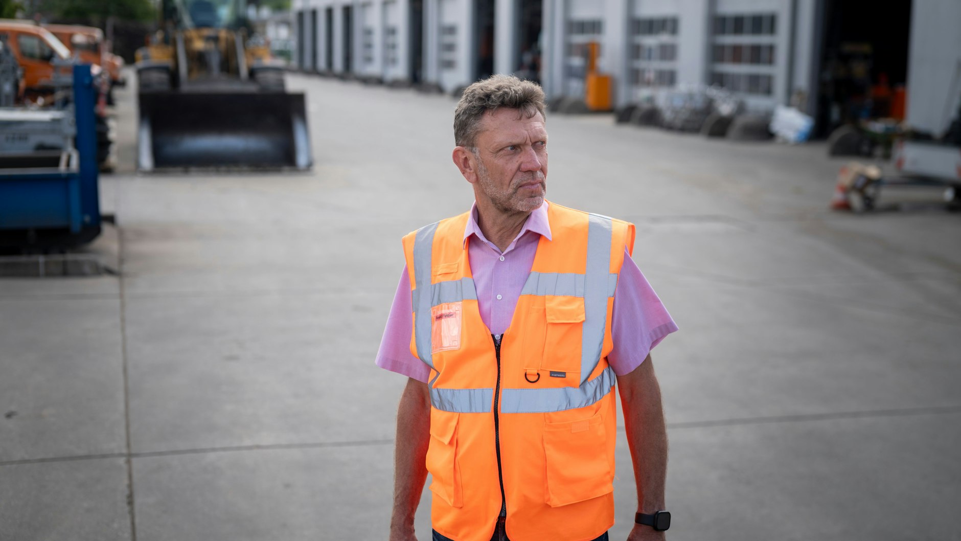 Ronald Fiedler (61) arbeitet seit 45 Jahren bei der Stadtreinigung in Berlin.