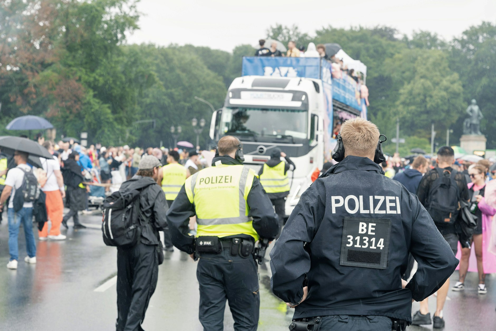 Die Polizei zeigt sich zufrieden: „Wir sprechen von einem störungsarmen Verlauf. Etwa 100.000 Menschen. 45 Straftaten sind nicht viel.“