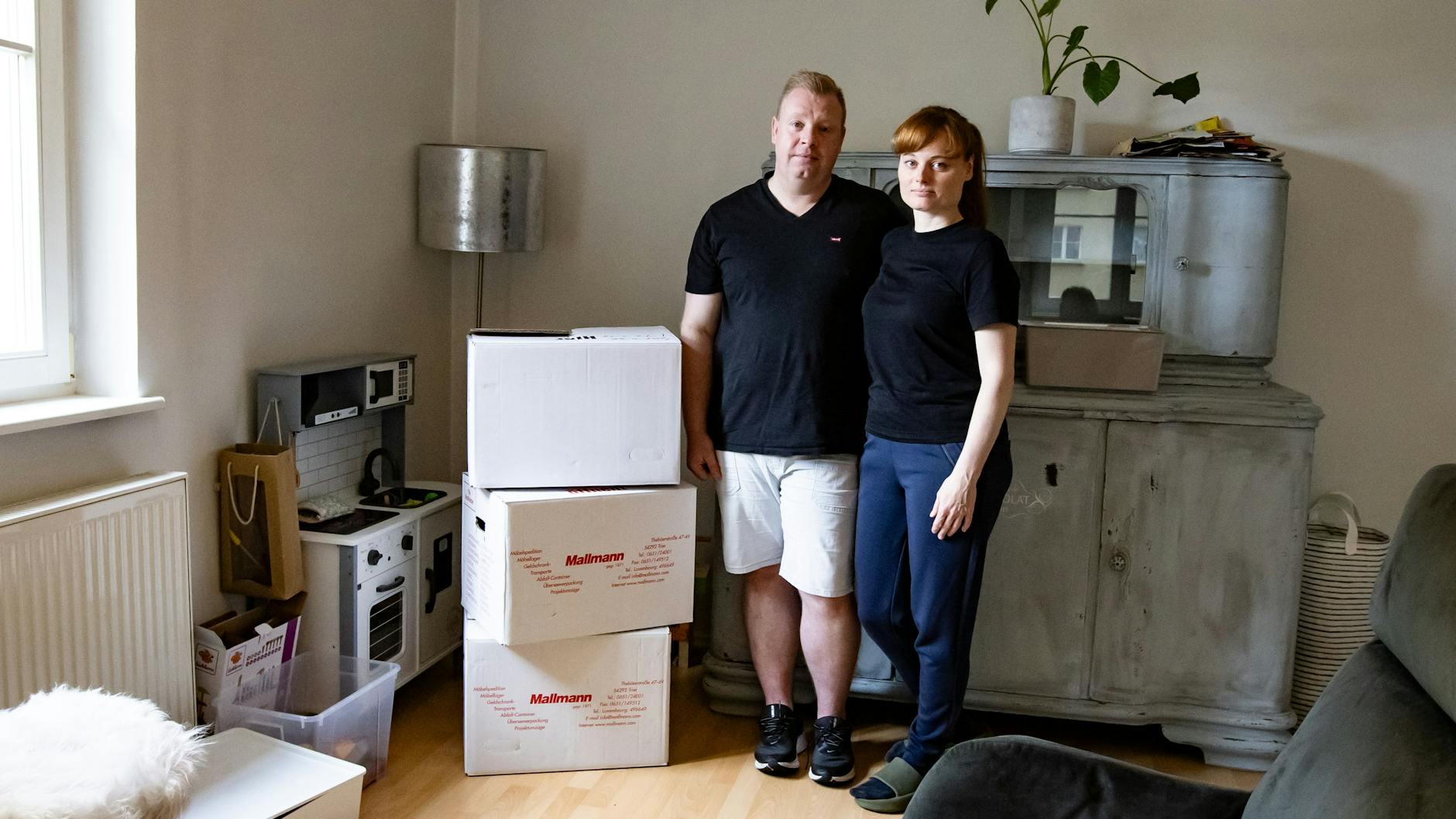 Tom Hoffmann und seine Freundin Isabel (beide 38) packten vor wenigen Wochen die letzten Kartons in ihrer Wohnung. Aus Angst vor wachsender Kriminalität im Kiez zogen sie aus Lichtenberg weg.