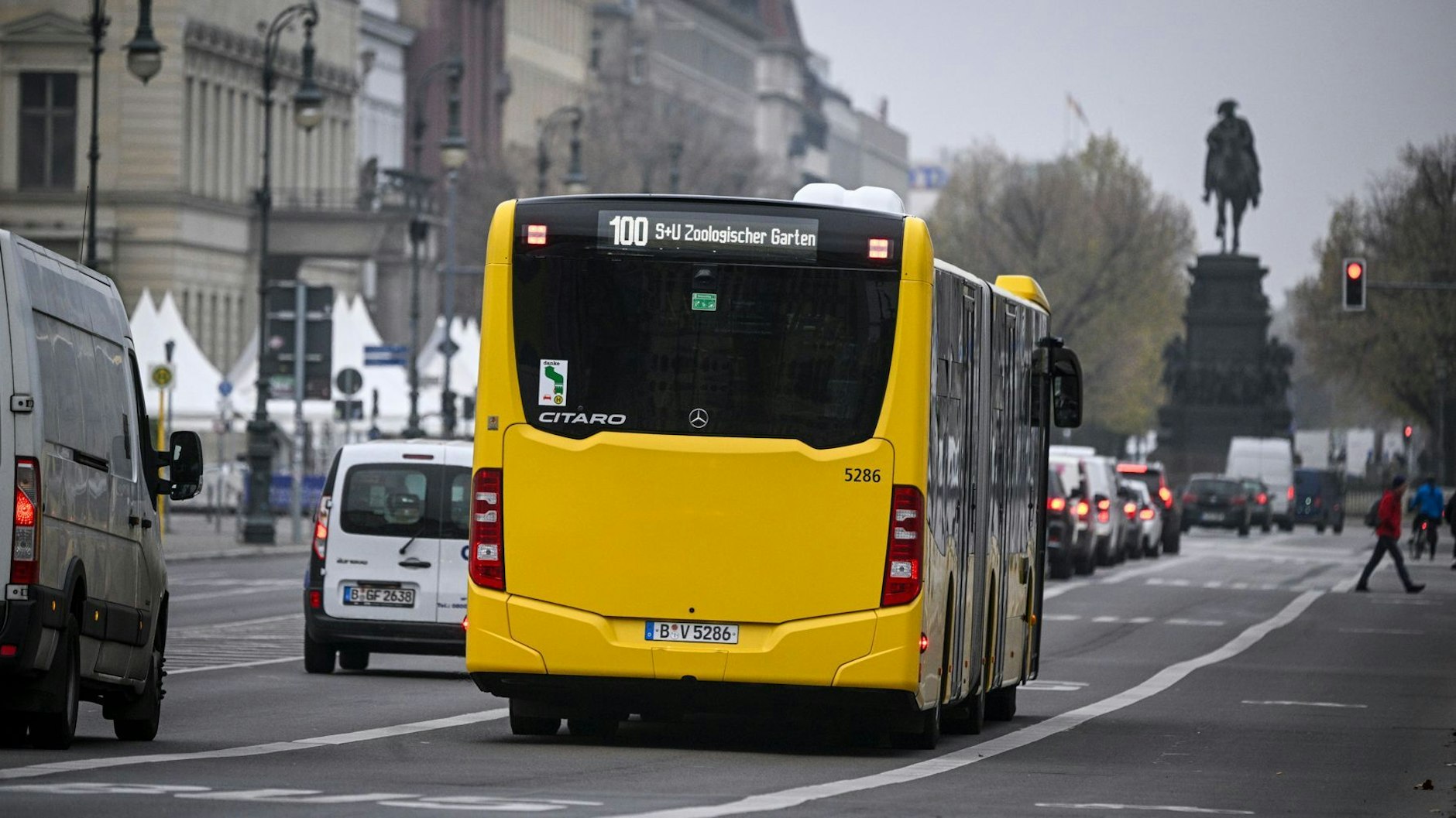 Der BVG fehlen immer noch Busfahrer. Deshalb wurde der Fahrplan ausgedünnt.