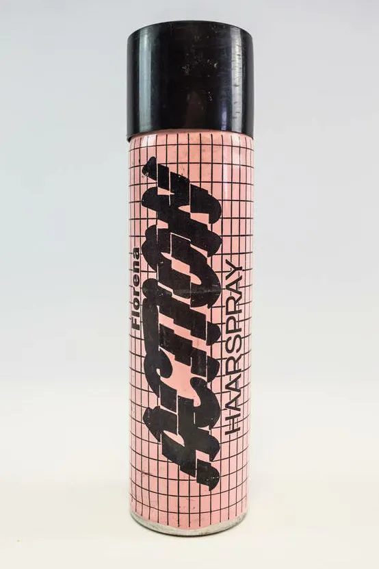 Haarspray der Marke Action durfte in keinem Badezimmer der DDR fehlen. Heute ist das beliebte Kosmetikprodukt reif fürs Museum.