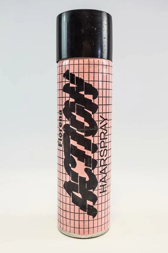 Haarspray der Marke Action durfte in keinem Badezimmer der DDR fehlen. Heute ist das beliebte Kosmetikprodukt reif fürs Museum.