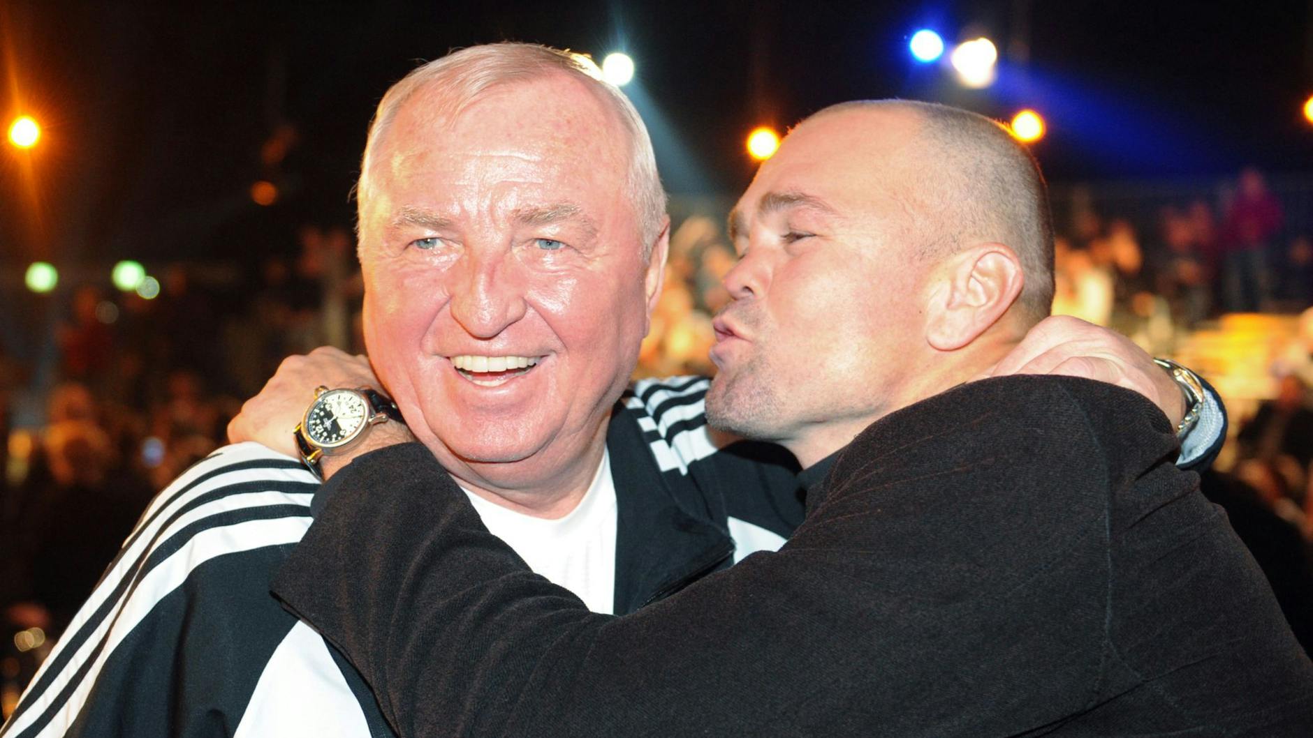 Boxtrainer Ulli Wegner (l.) und sein ehemaliger Schützling Sven Ottke bei einem Event in Offenburg.