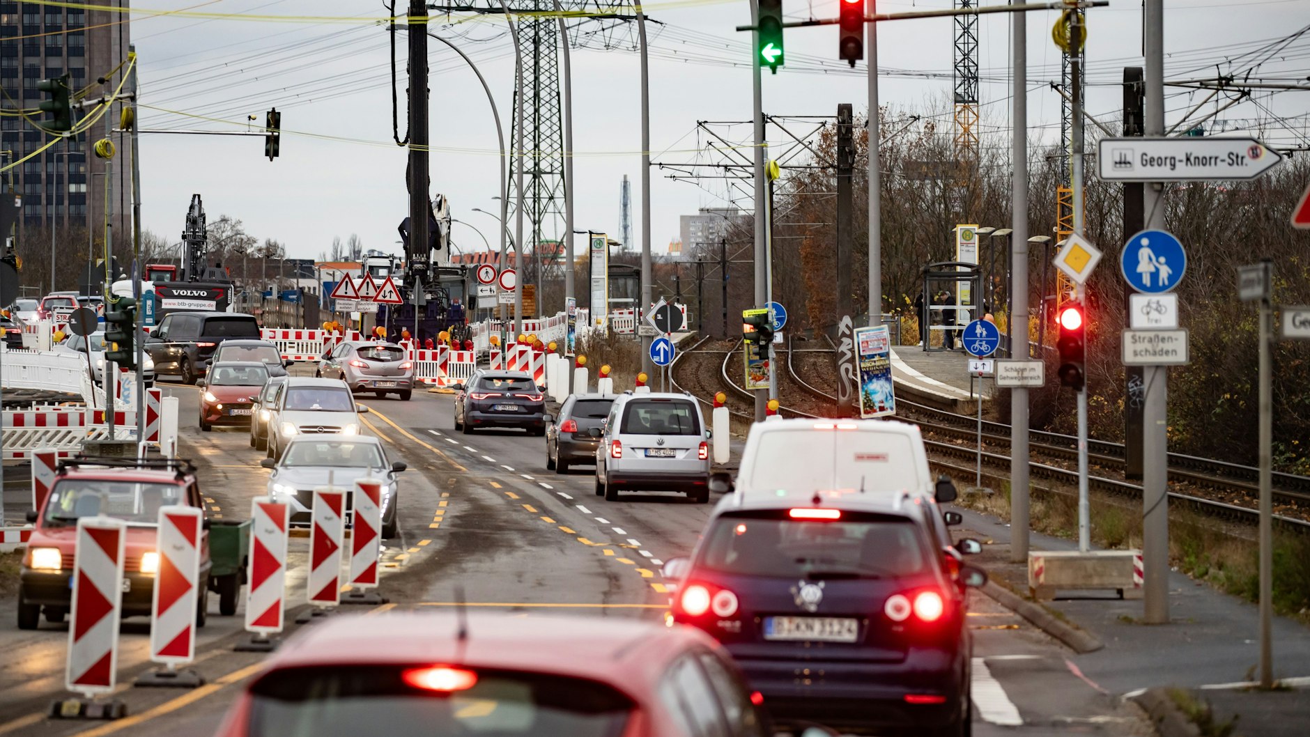 Auch auf der Landsberger Allee wird immer wieder gebaut. Am Mittwoch starten hier neue Arbeiten.