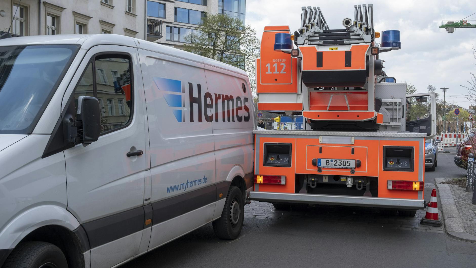 Immer wieder werden auch Einsatzkräfte von Notarzt und Feuerwehr durch Falschparker behindert.