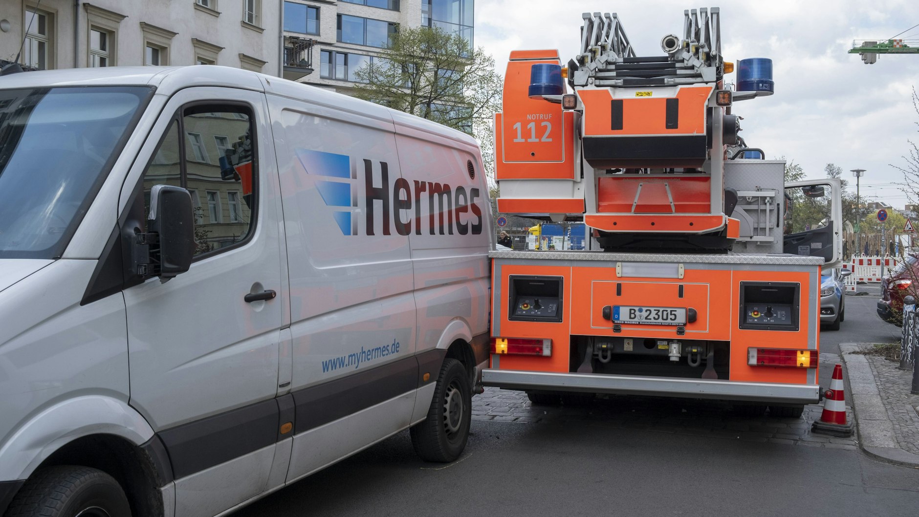 Immer wieder werden auch Einsatzkräfte von Notarzt und Feuerwehr durch Falschparker behindert.
