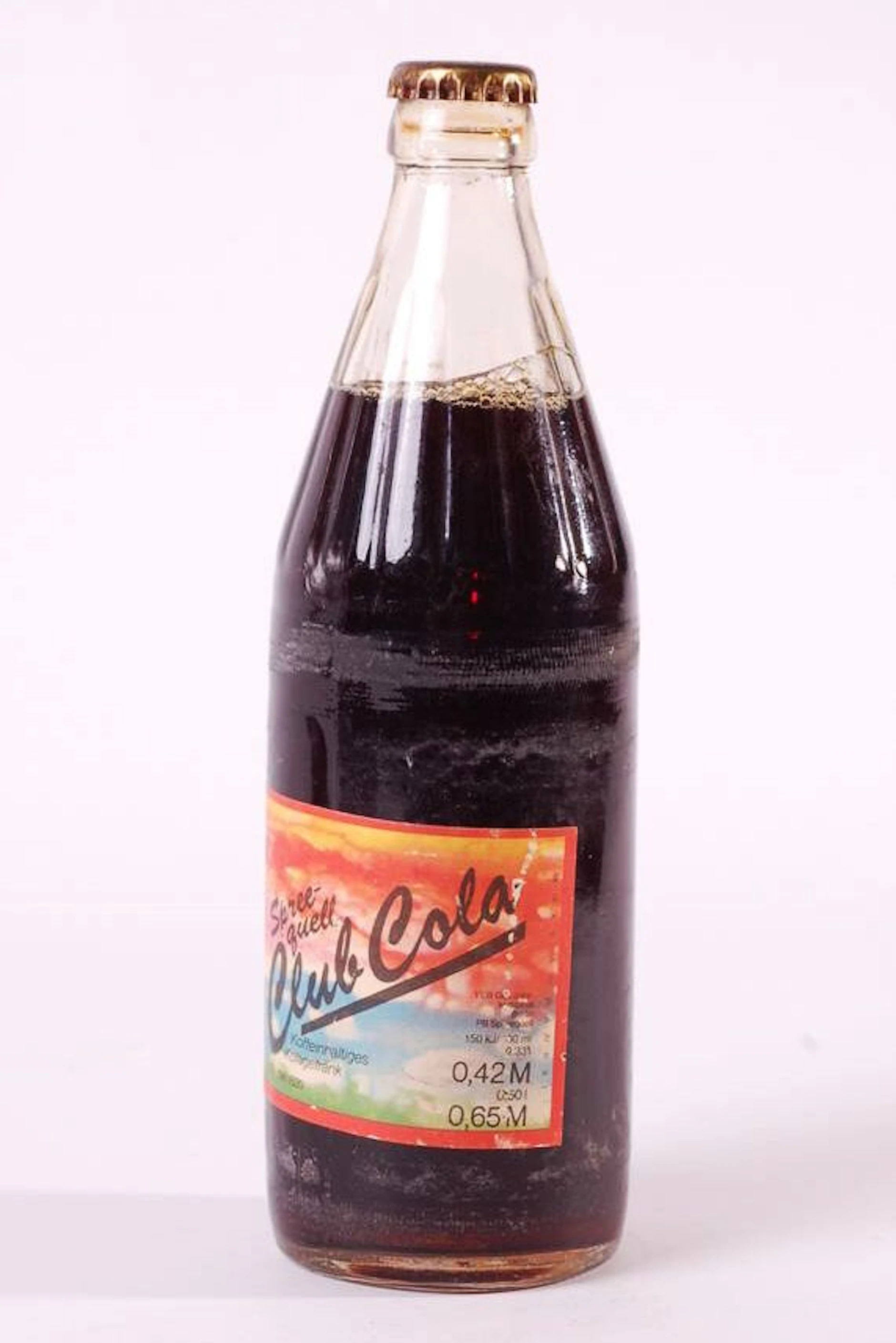 Club Cola war der sozialistische Ersatz für die bekannte amerikanische Brause. Das DDR Museum sucht nun nach gut erhaltenen Flaschen des Ost-Getränks. 
