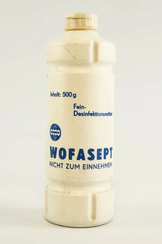 Kennen Sie noch Wofasept? Das Reinigungs- und Desinfektionsmittel haben viele noch heute in der Nase - und verbinden es mit dem typischen Geruch der DDR.