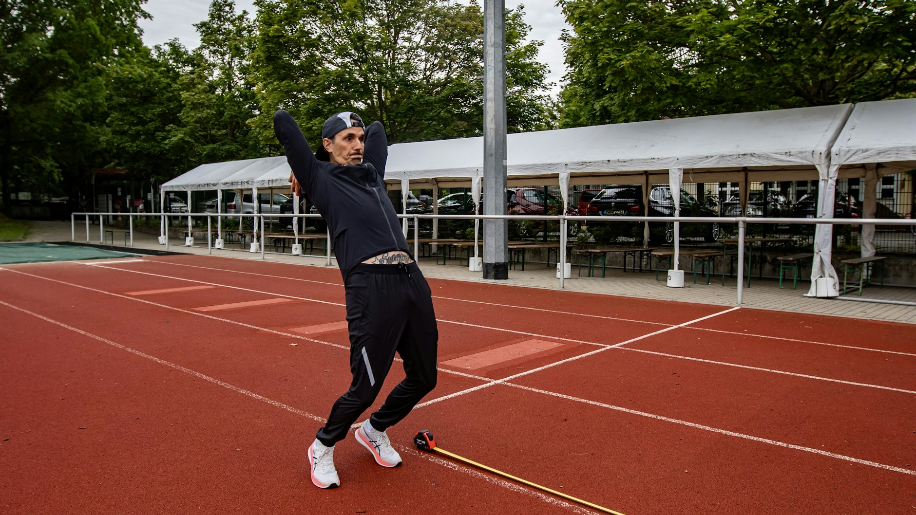 An der Uni in Gießen war Daniel Jugan (42)&nbsp; mit Abstand der älteste Teilnehmer bei der Sporteigungsprüfung.