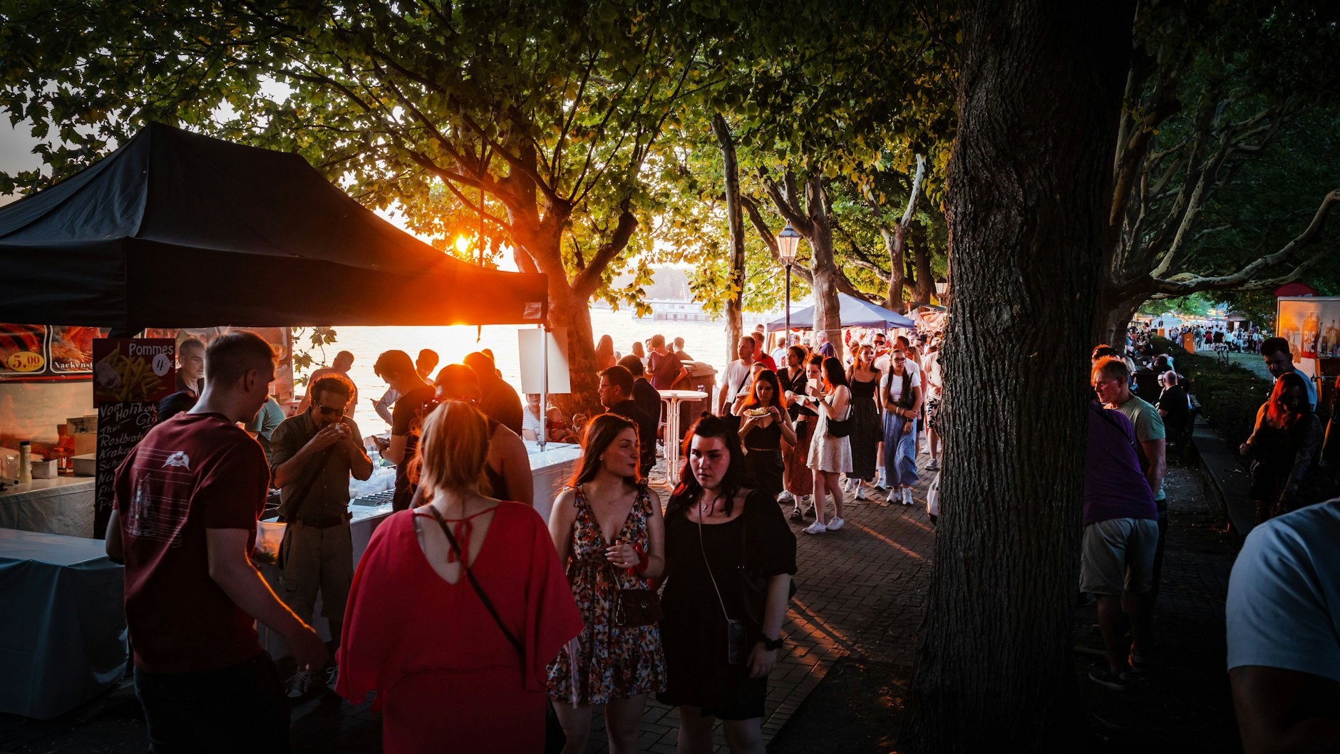 Etliche Besucher feierten jedes Jahr beim Tegeler Hafenfest. Doch in diesem Jahr muss das beliebte Volksfest ausfallen.