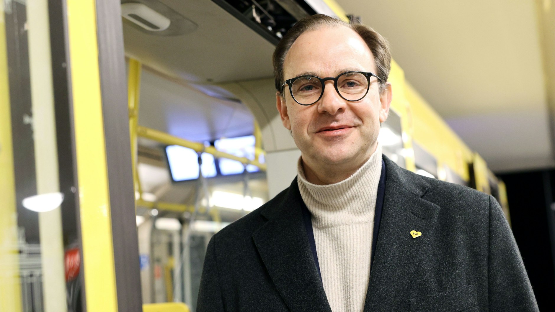 BVG-Chef Henrik Falk verspricht Besserung, aber das Chaos bei der U-Bahn wird nicht besser.