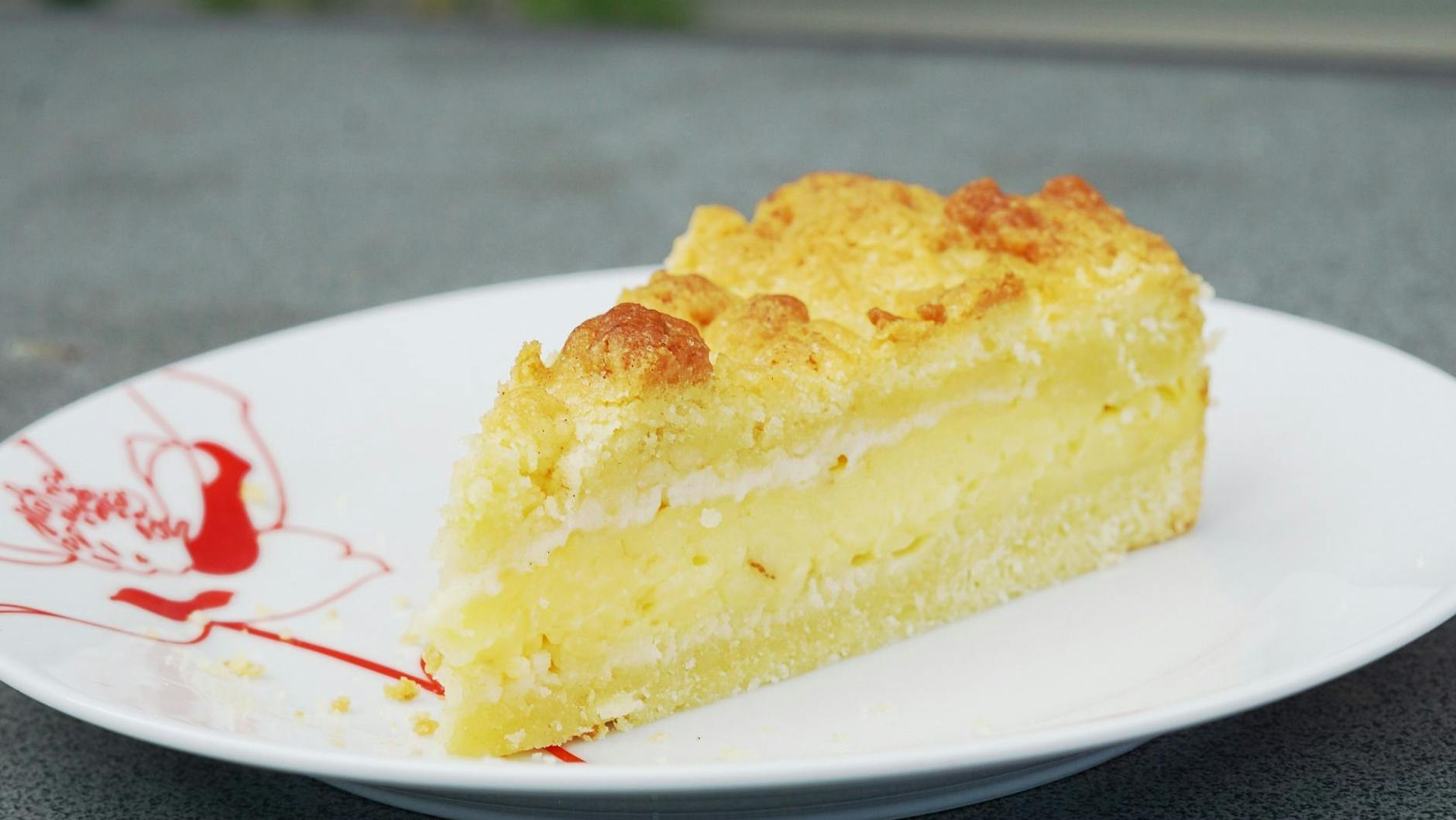 Lecker und herrlich saftig: Dieser Puddingkuchen mit Streuseln schmeckt einfach himmlisch - und das Rezept ist richtig einfach.