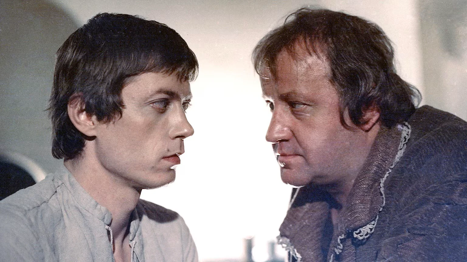 Jan Spitzer spielte in dem DDR-Film den Arzt Jörg, rechts ist Dieter Franke als Gevatter Tod zu sehen.