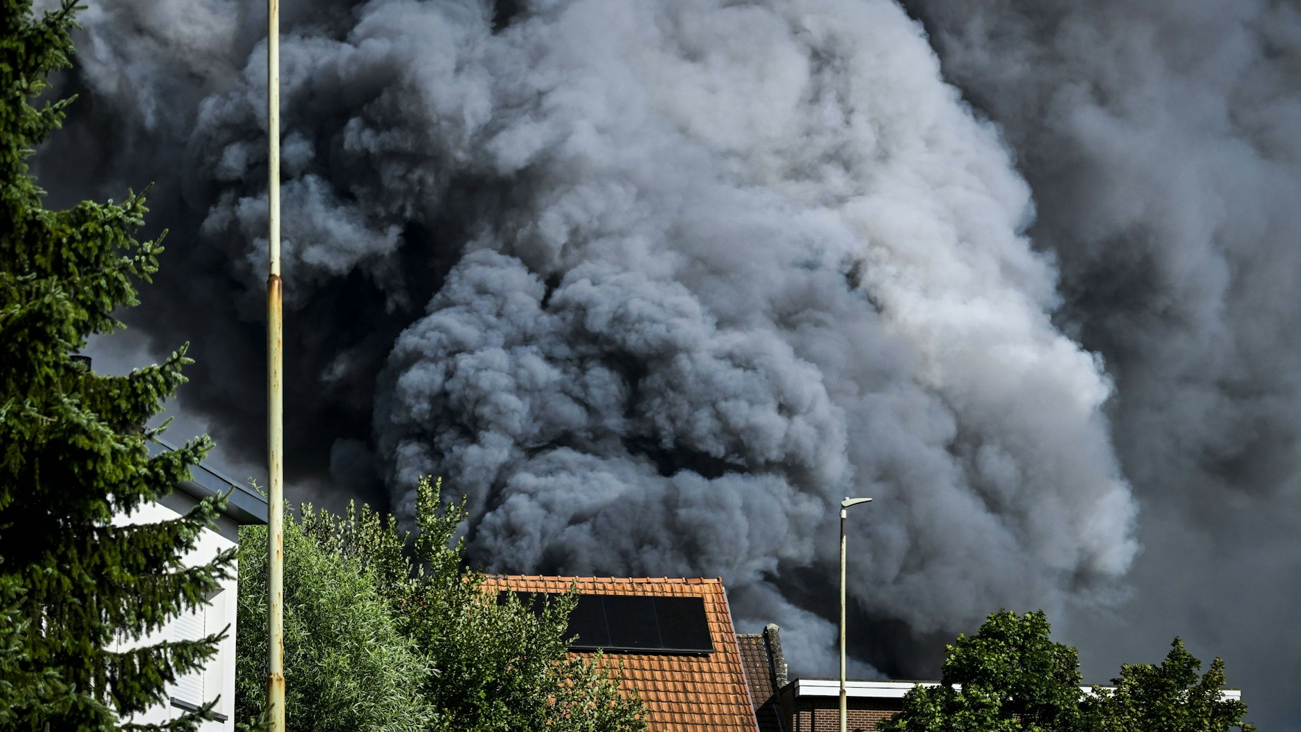 Die Hauptbühne des Tomorrowland war am Mittwoch bei einem verheerenden Feuer vollständig abgebrannt.