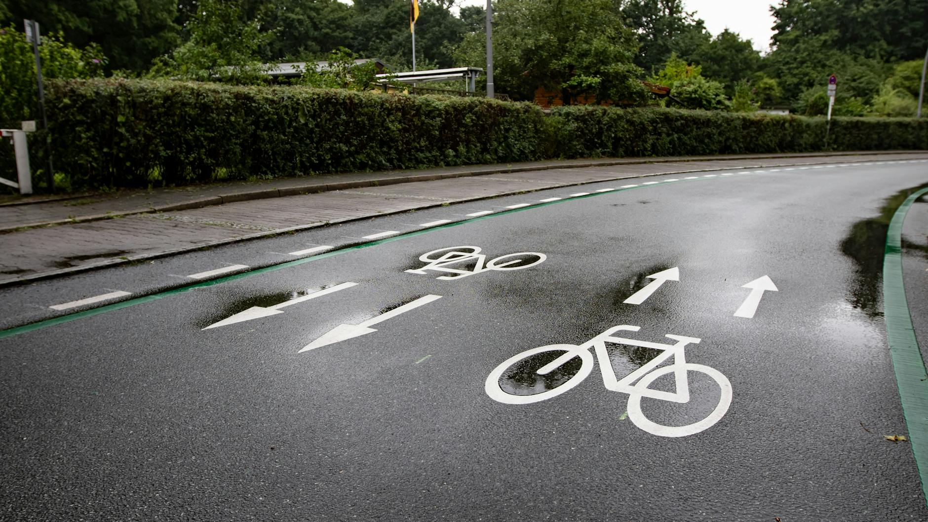Für diese neue Fahrradstraße am Charles-Corcelle-Ring in Berlin-Wedding wurden die dringend benötigten Parkplätze der Kleingärtner gekillt.