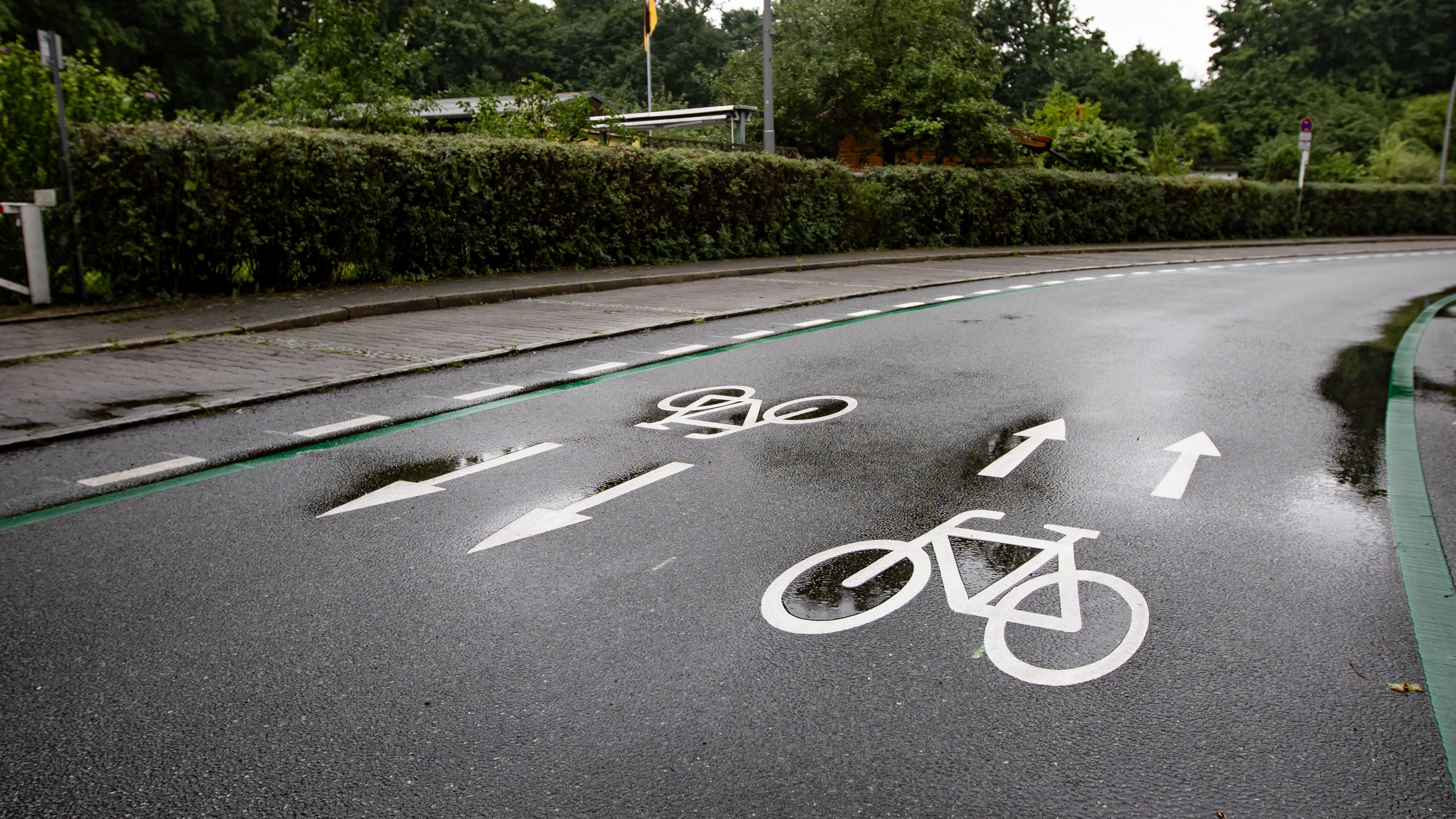 Für diese neue Fahrradstraße am Charles-Corcelle-Ring in Berlin-Wedding wurden die dringend benötigten Parkplätze der Kleingärtner gekillt. 