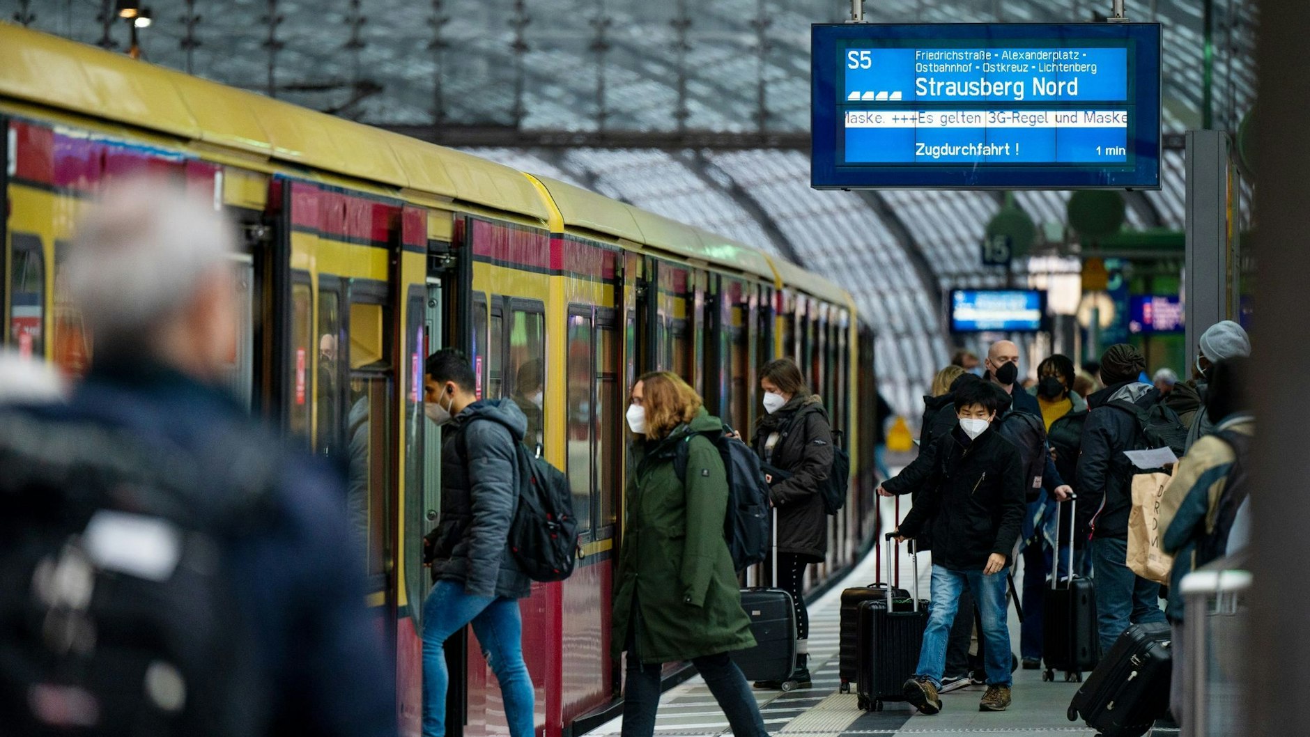 Fahrgäste sollten sich immer vor Fahrtantritt informieren, wie genau sie von A nach B kommen. Die S-Bahn Berlin listet alle Sperrungen und Einschränkungen online auf.