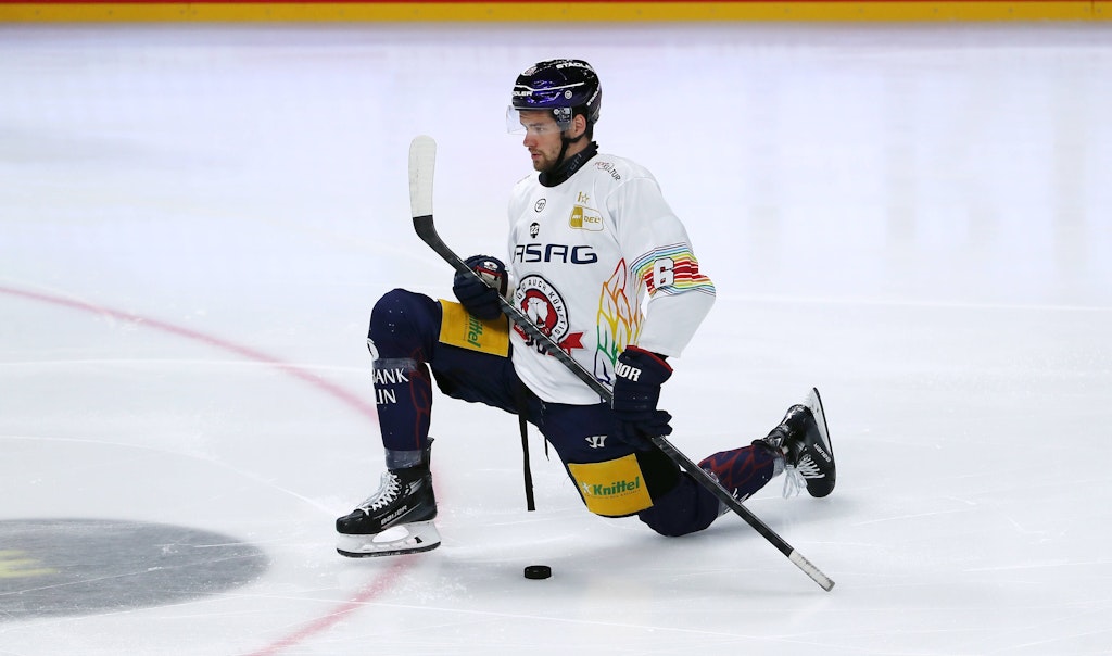 Eisb-ren-Berlin-trainieren-wie-beim-Formationstanz