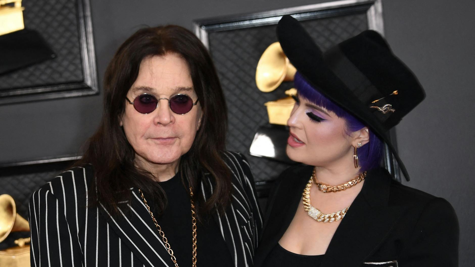 Ozzy Osbourne mit seiner Tochter Kelly Osbourne bei einem Auftritt 2020.