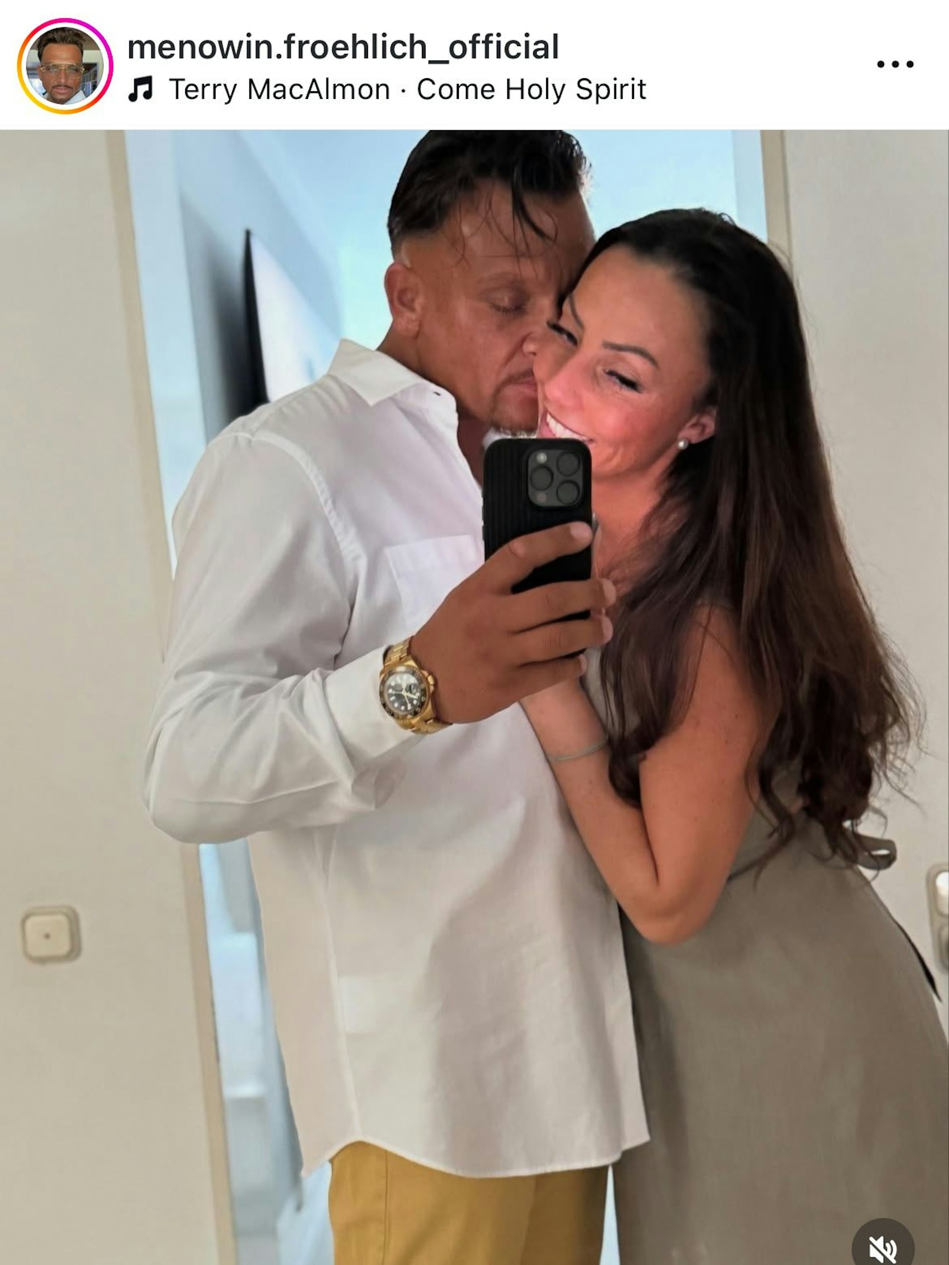 Menowin Fröhlich postete ein Foto mit seiner neuen Partnerin.