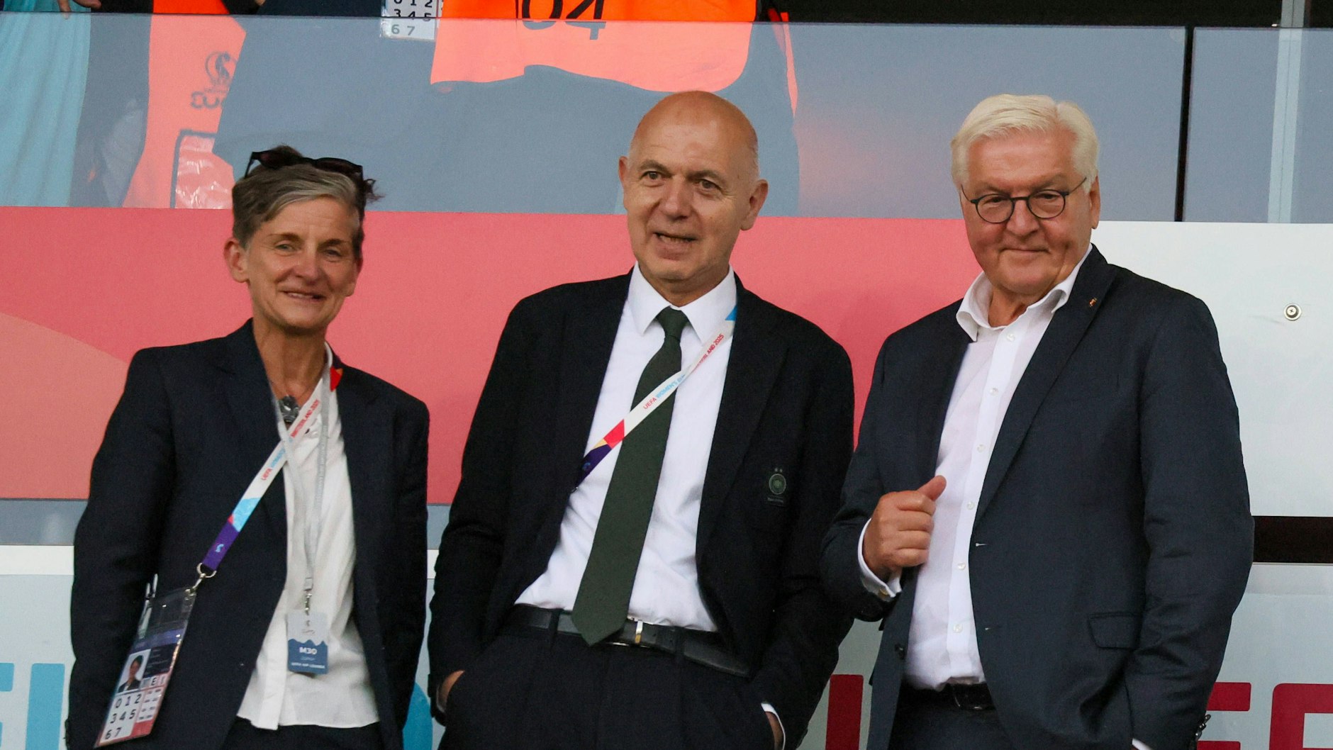 DFB-Präsident Bernd Neuendorf und Bundespräsident Frank-Walter Steinmeier verfolgten auf der Zuschauertribüne das Halbfinalspiel gegen Spanien in Zürich.