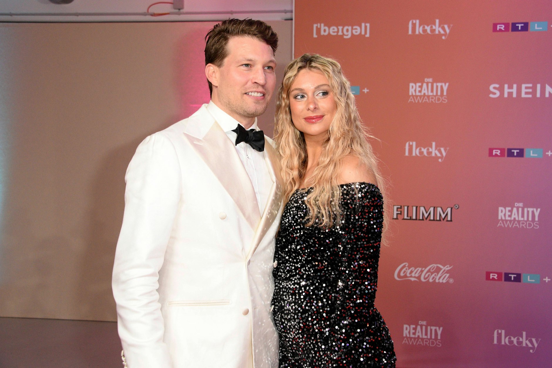 Raúl Richter mit seiner Verlobten Vanessa Schmitt.