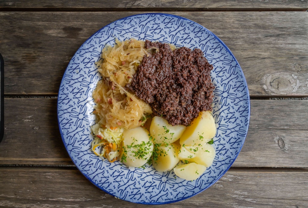 Einmal-Tote-Oma-bitte-Das-Rezept-f-r-den-deftigen-DDR-Klassiker