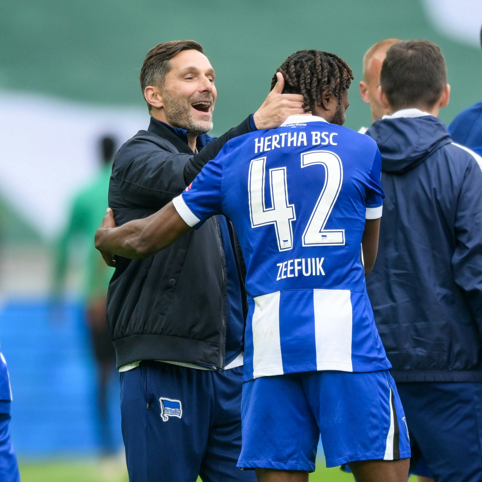 Herthas Trainer Stefan Leitl weiß, was er an Vorzeigekämpfer Deyo Zeefuik hat.