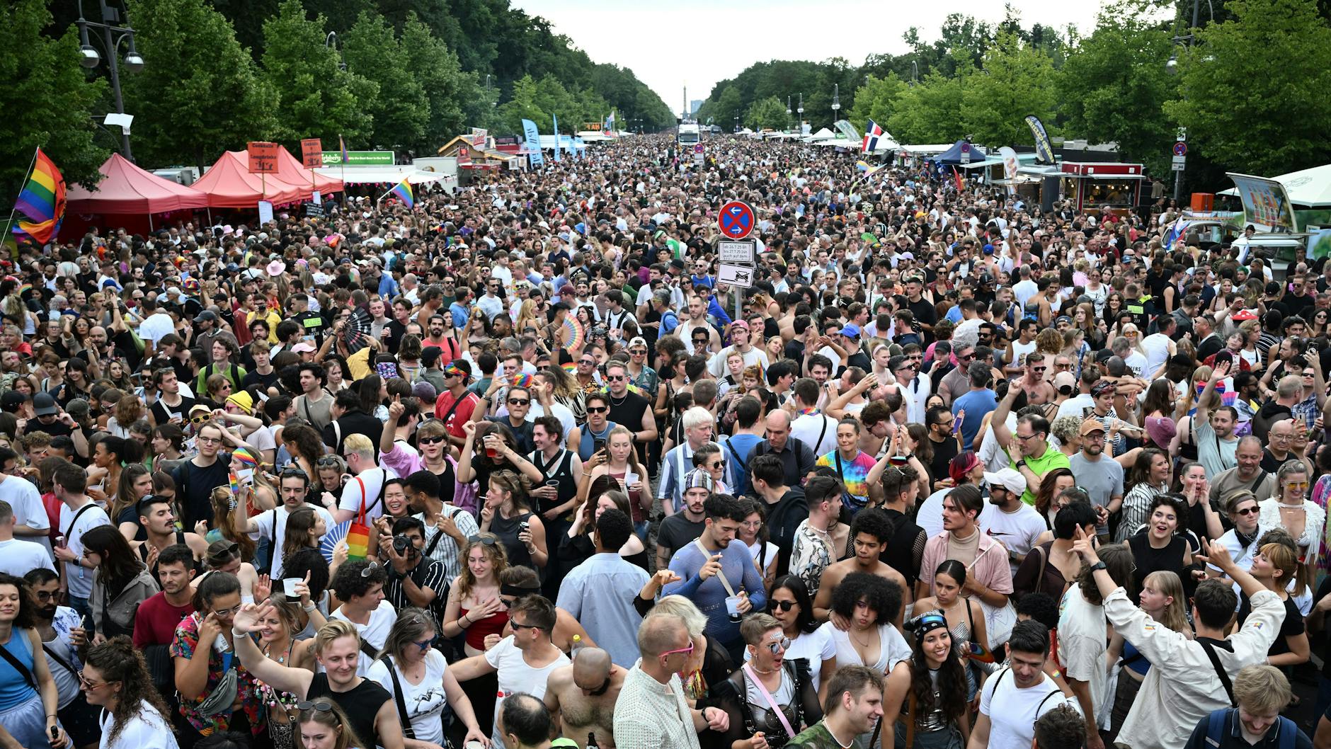 Es kamen Hunderttausende zum CSD 2025: Auf der Straße des 17. Juni wurde gefeiert.
