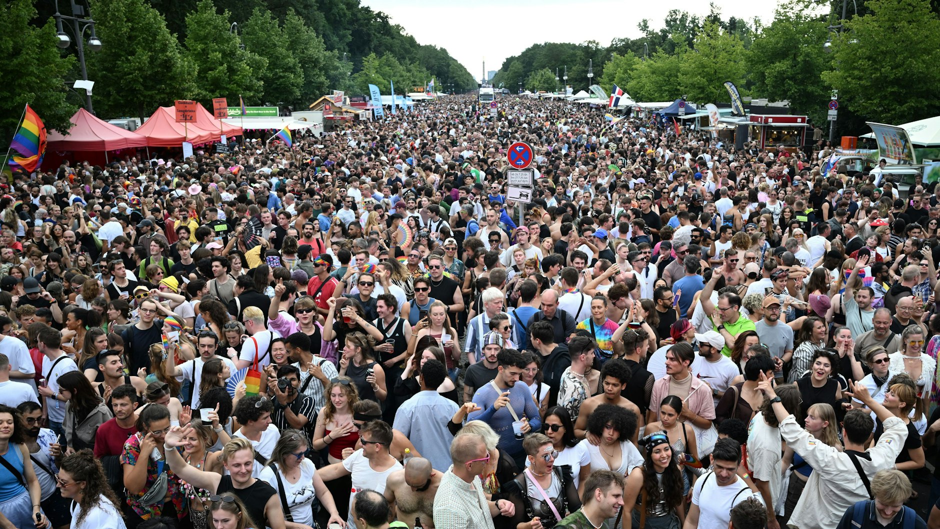Es kamen Hunderttausende zum CSD 2025: Auf der Straße des 17. Juni wurde gefeiert.