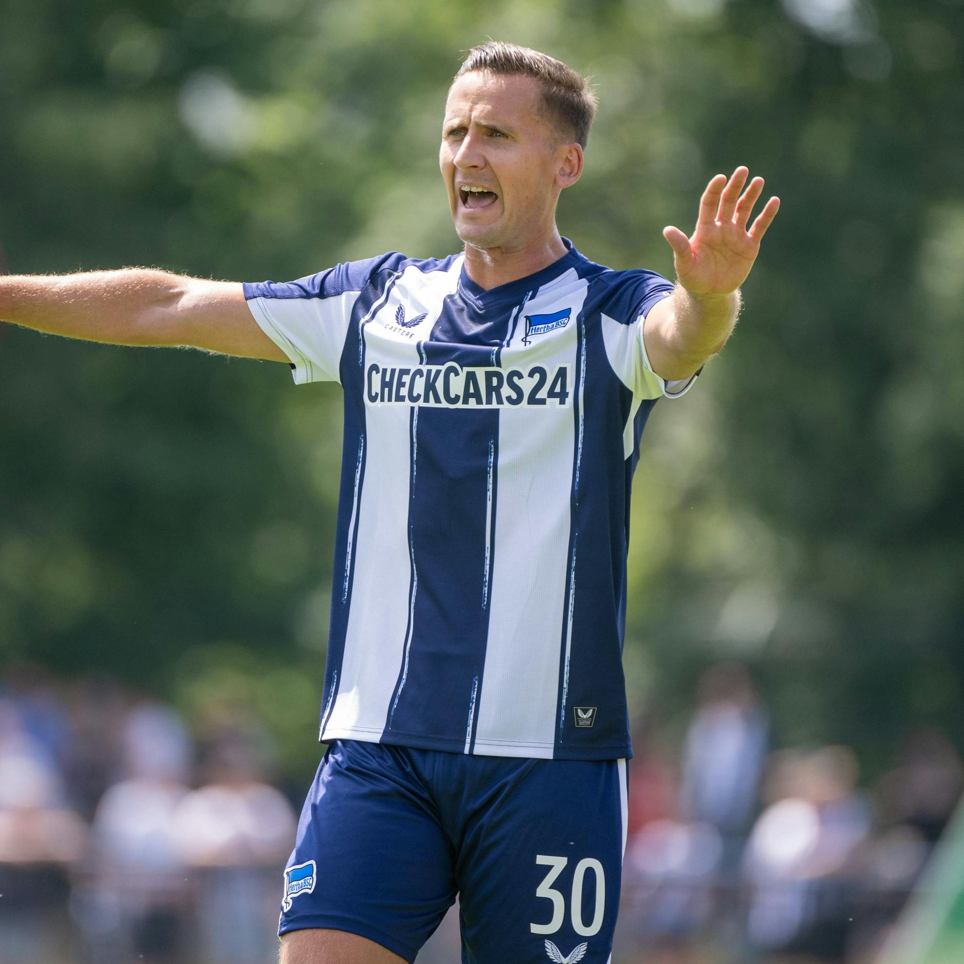 Mittelfeldspieler Paul Seguin spielte bisher nur 45 Minuten im Hertha-Trikot, danach brachen Schmerzen in der Wade auf.
