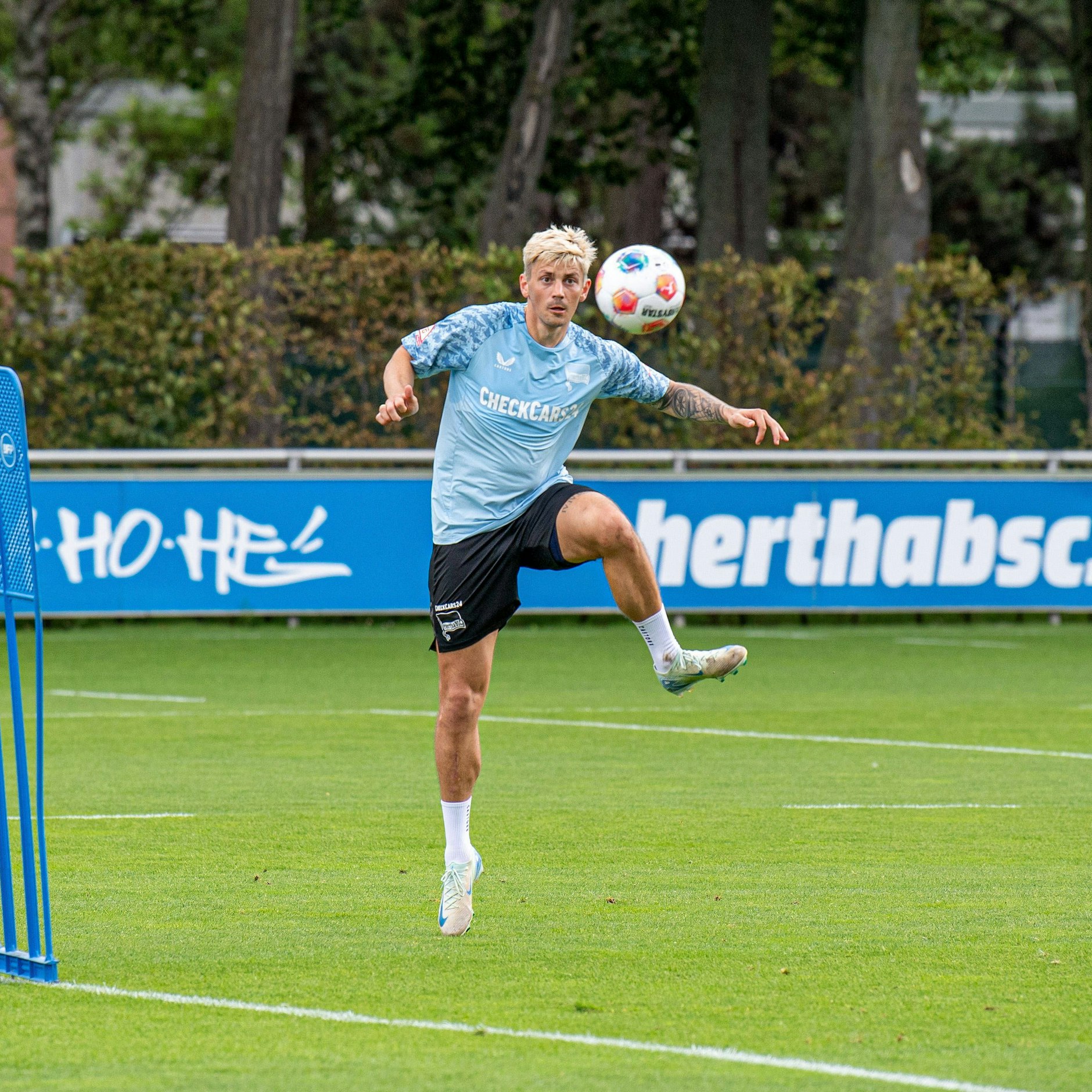 Herthas neuer Stürmer Dawid Kownacki kommt beim Saisonstart auf Schalke erstmal nur als Joker zum Einsatz.
