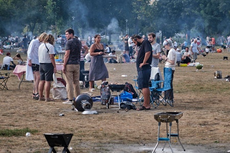 Volkspark Friedrichshain: Genervte Anwohner fordern Grillverbot