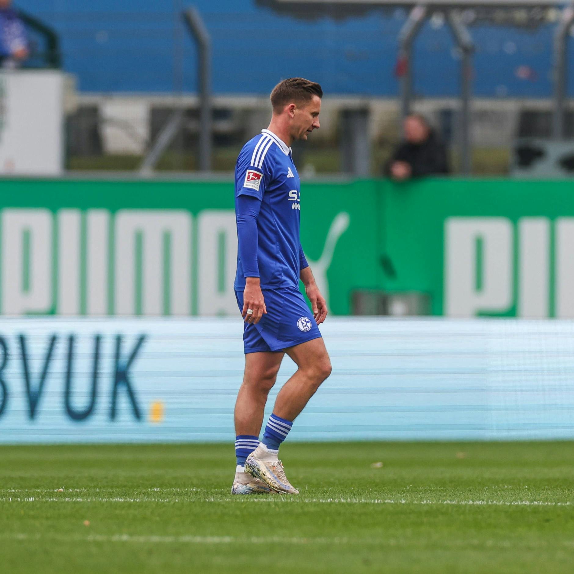 Bei Schalke 04 hatte Paul Seguin keine leichte Zeit. Jetzt kam raus. Er spielte monatelang mit Schmerzen für die Königsblauen.