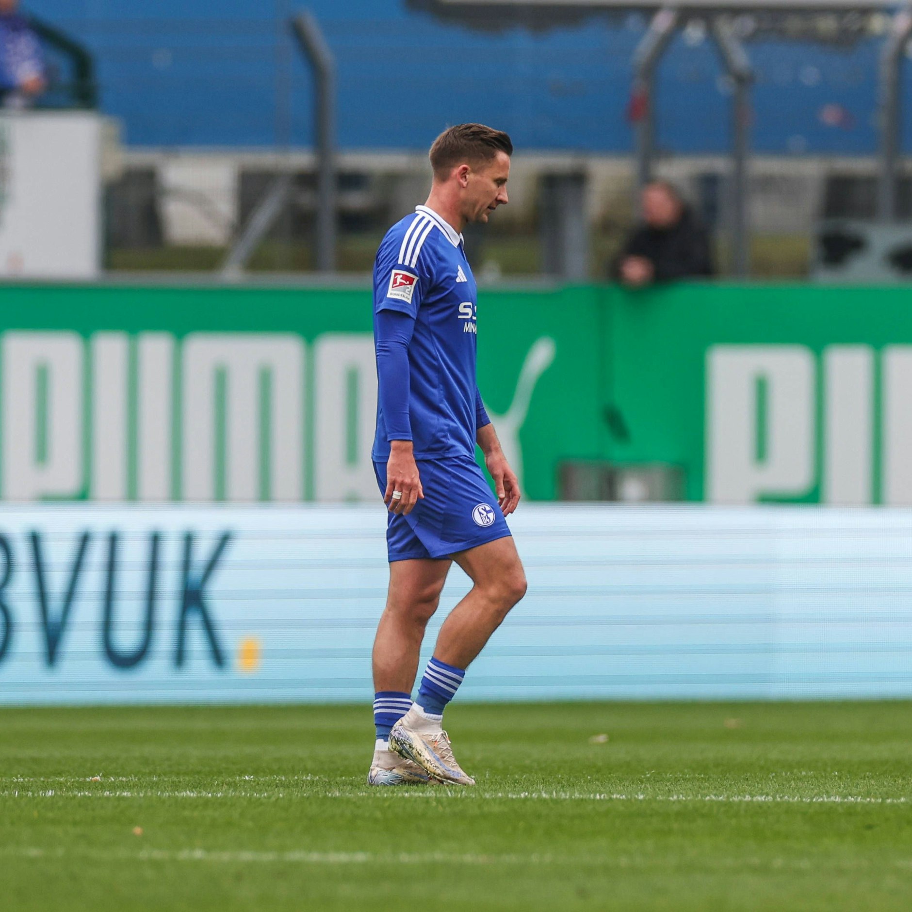 Bei Schalke 04 hatte Paul Seguin keine leichte Zeit. Jetzt kam raus. Er spielte monatelang mit Schmerzen für die Königsblauen.