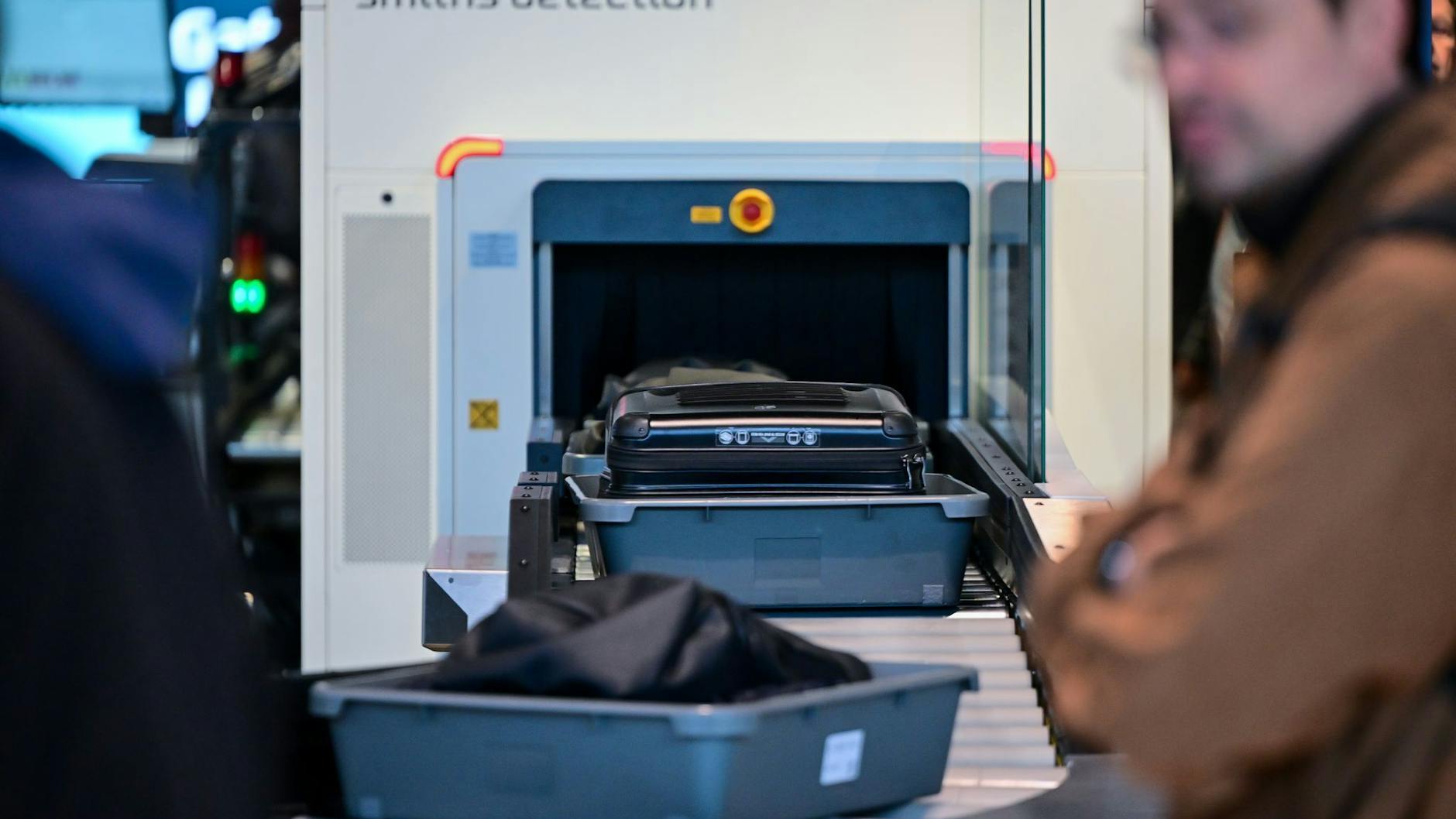 Am Flughafen Berlin Brandenburg beschleunigen die Blitz-Scanner die Abfertigung enorm.