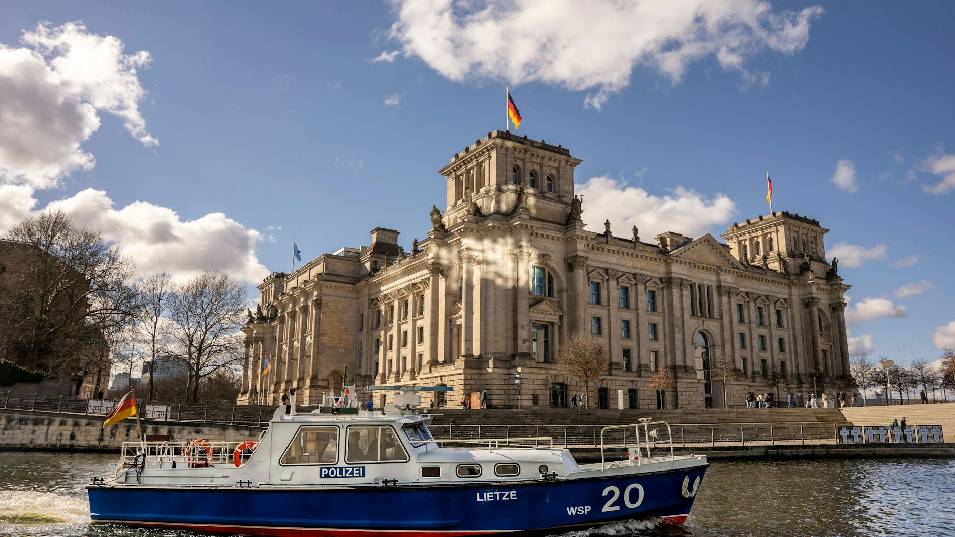 2,5 Millionen gibt es dafür: Die Berliner Wasserschutzpolizei bekommt zwei neue Boote.