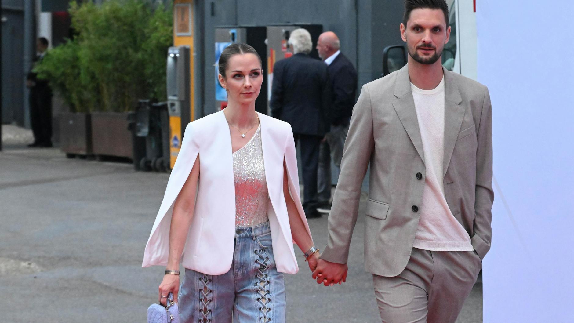 Fußballer Sven Ulreich und seine Frau Lisa im Mai diesen Jahres.