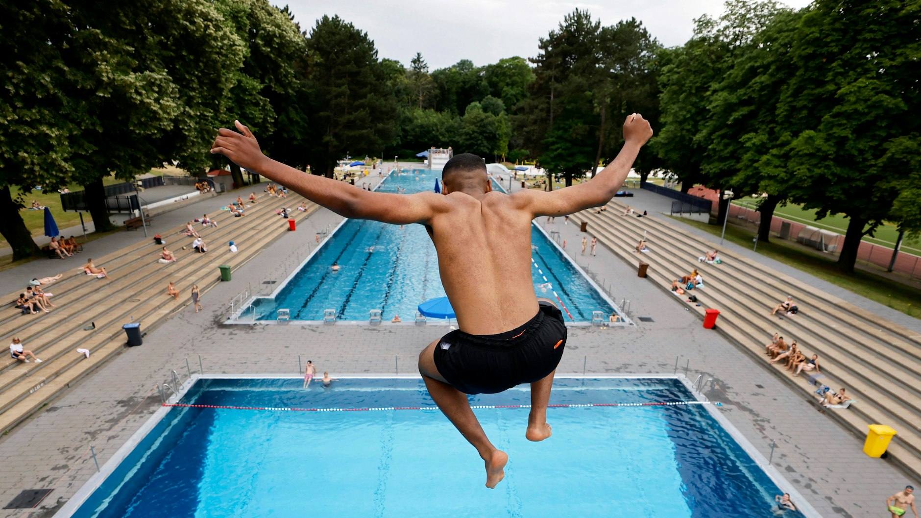 Bei sommerlichen Temperaturen um 30 Grad macht das Freibad wieder Spaß.